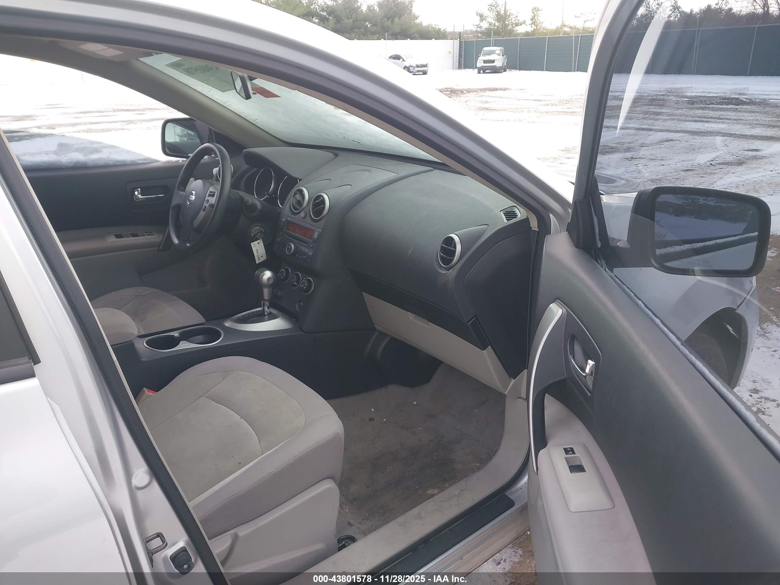 NISSAN ROGUE image 5