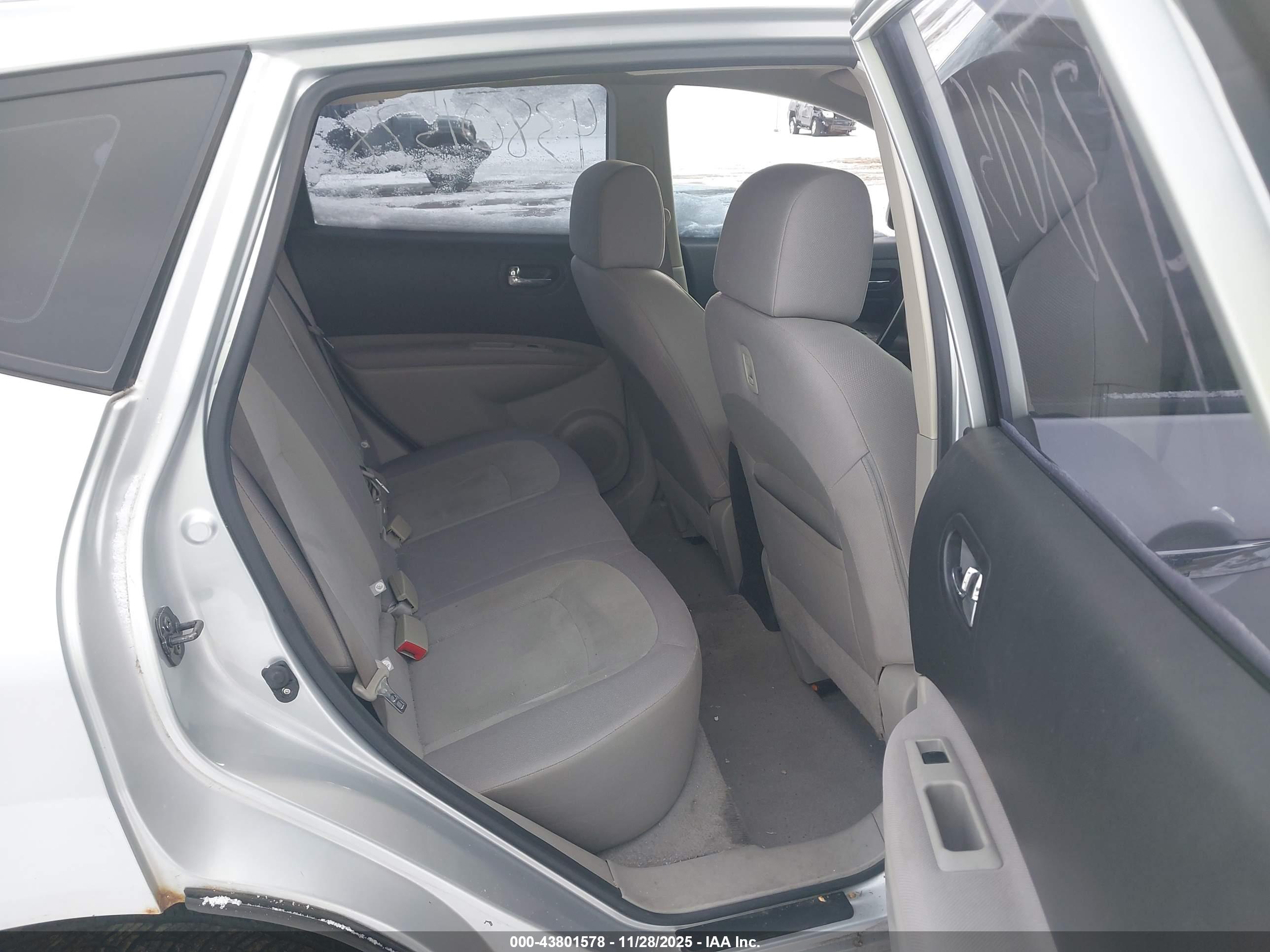 NISSAN ROGUE image 8