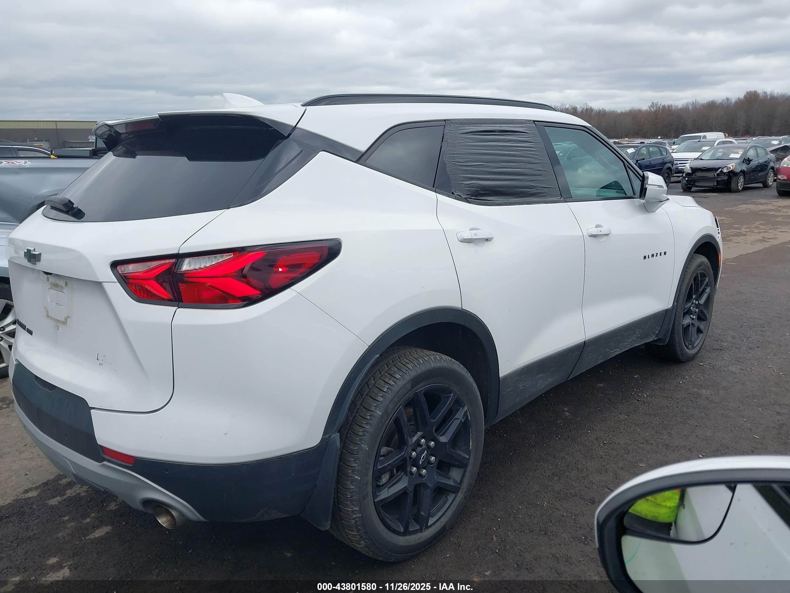 CHEVROLET BLAZER image 4
