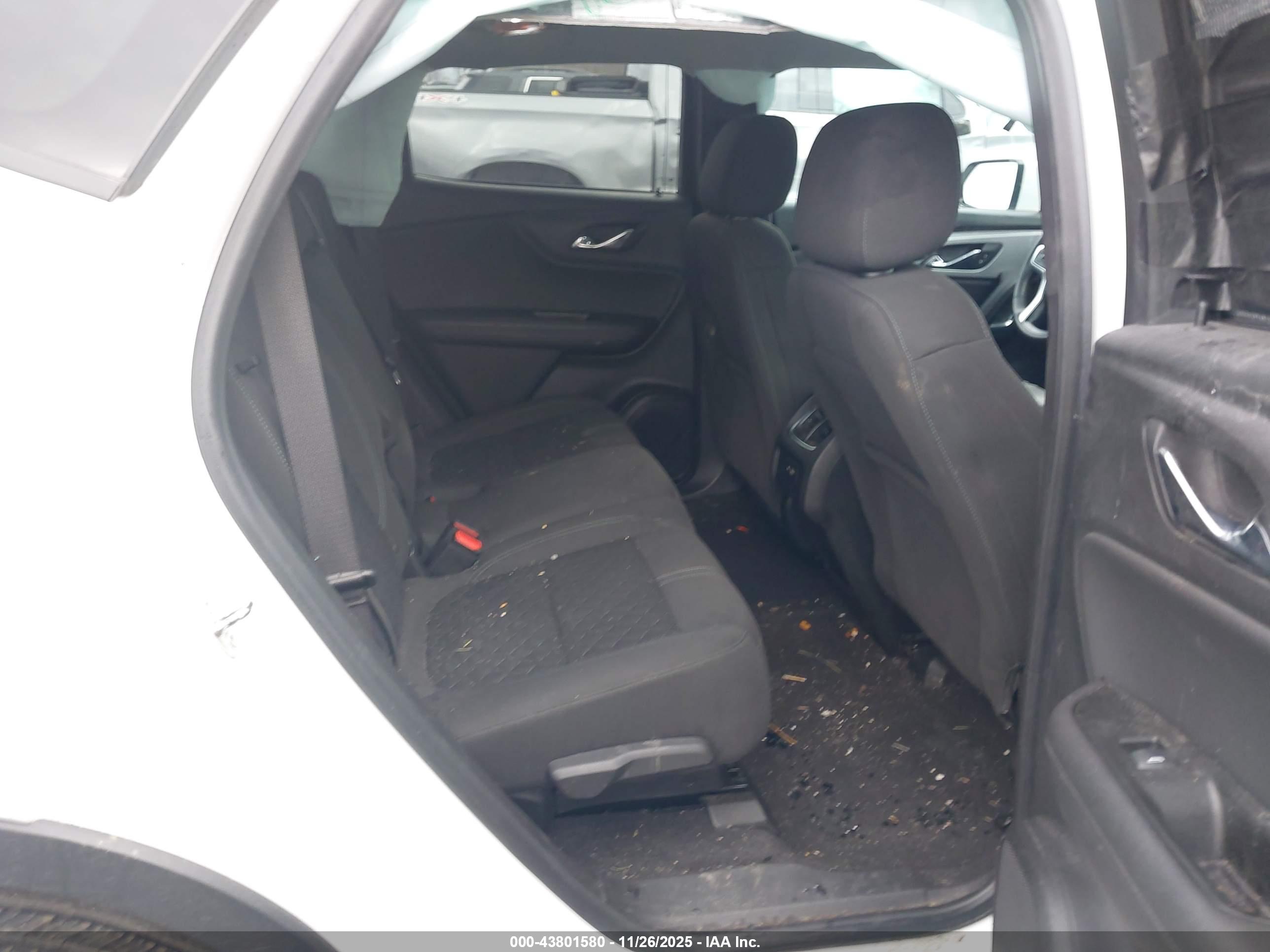 CHEVROLET BLAZER image 8