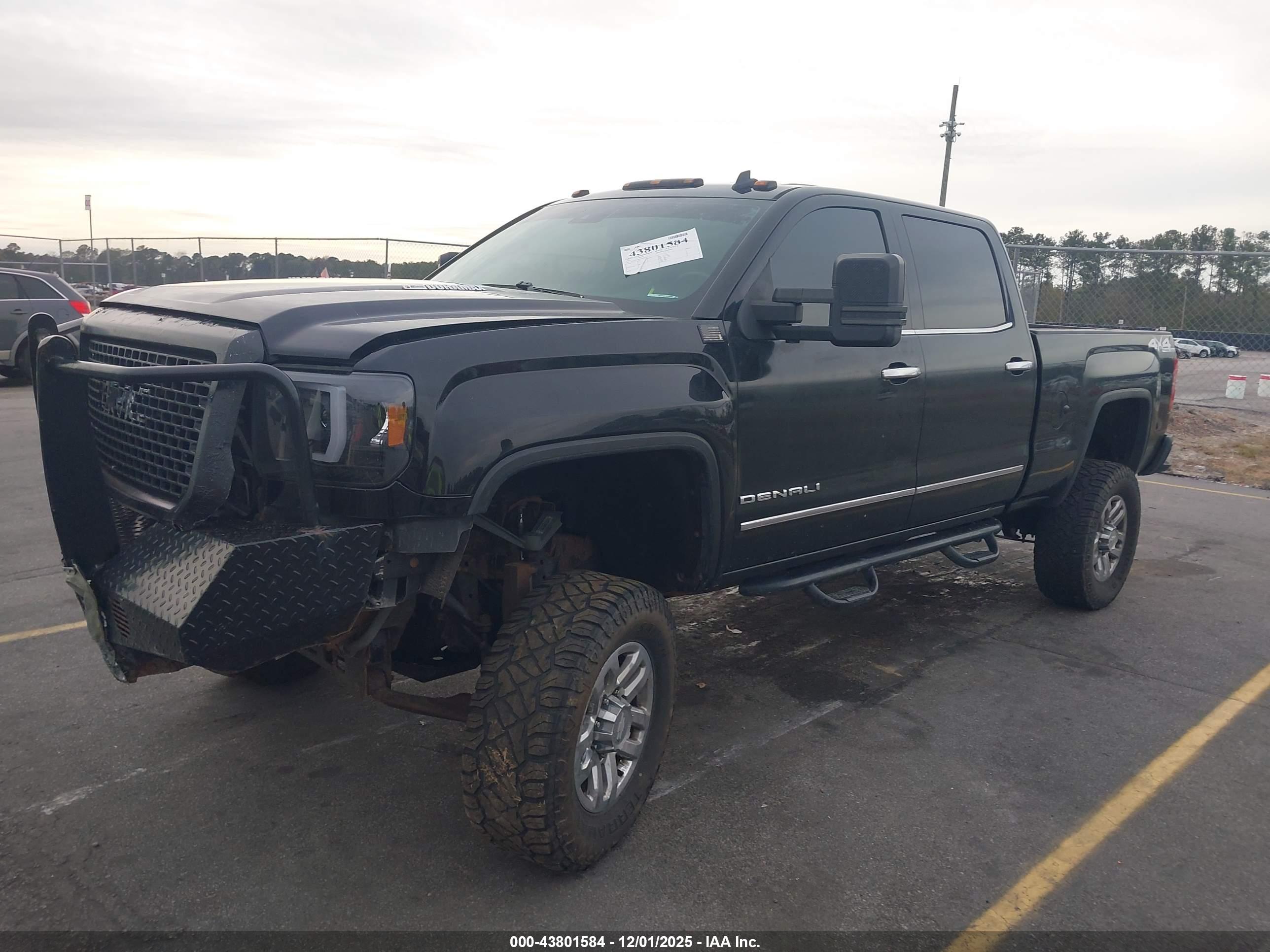 GMC SIERRA image 2