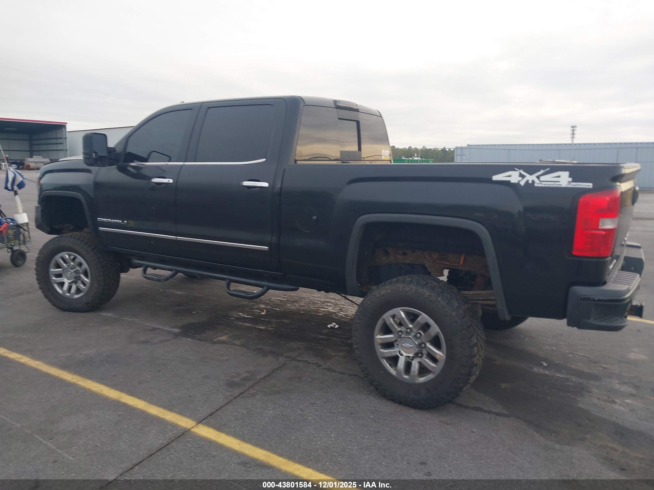 GMC SIERRA image 3