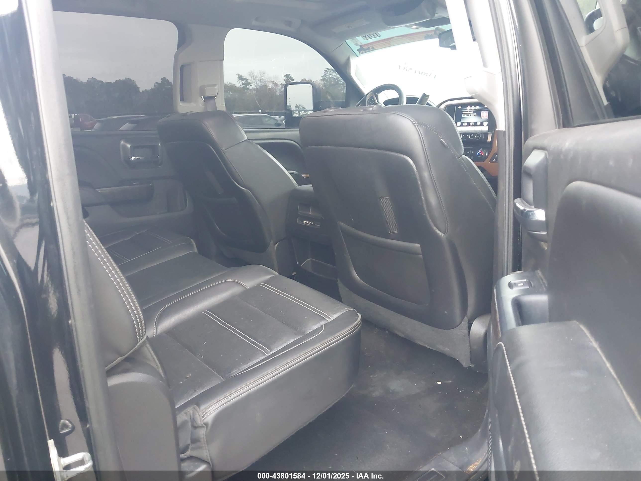 GMC SIERRA image 8
