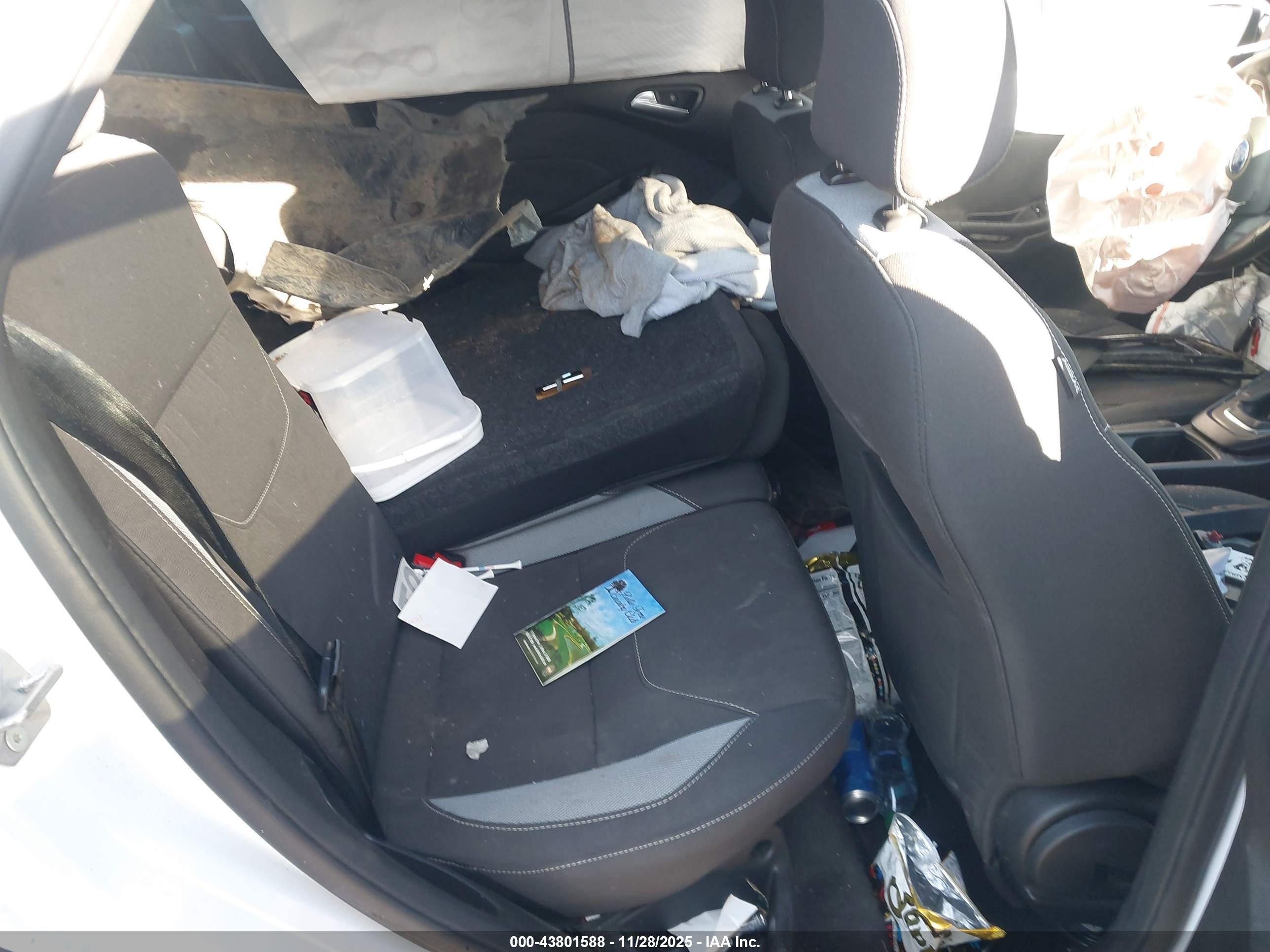 FORD FOCUS image 8
