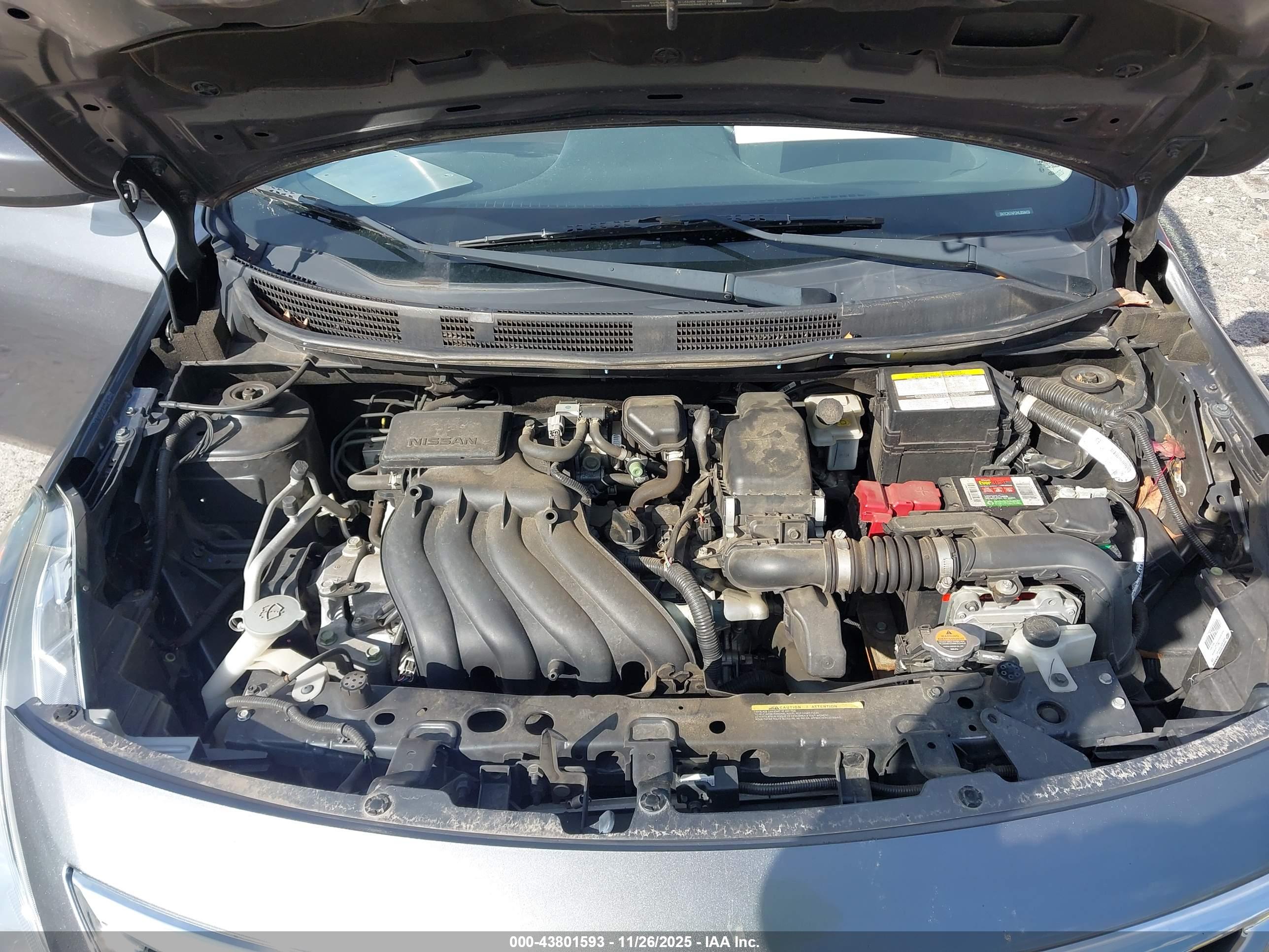 NISSAN VERSA image 10