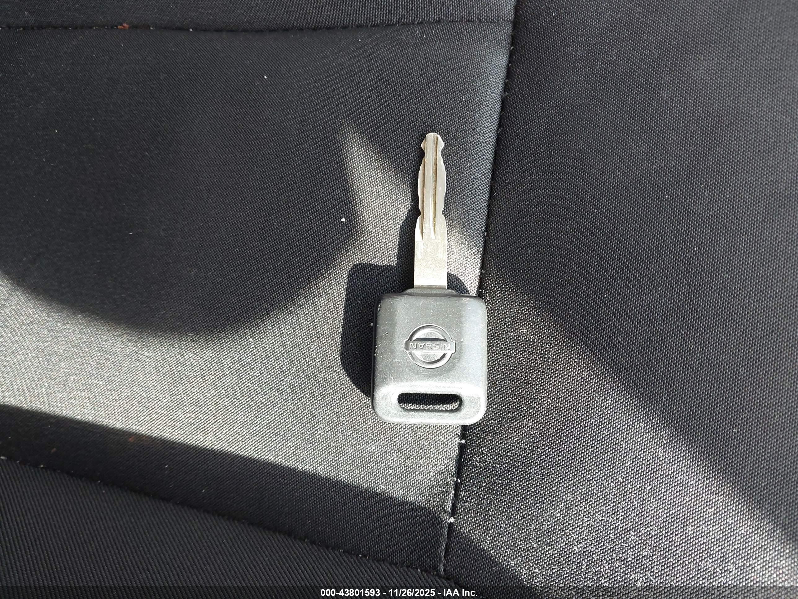 NISSAN VERSA image 11