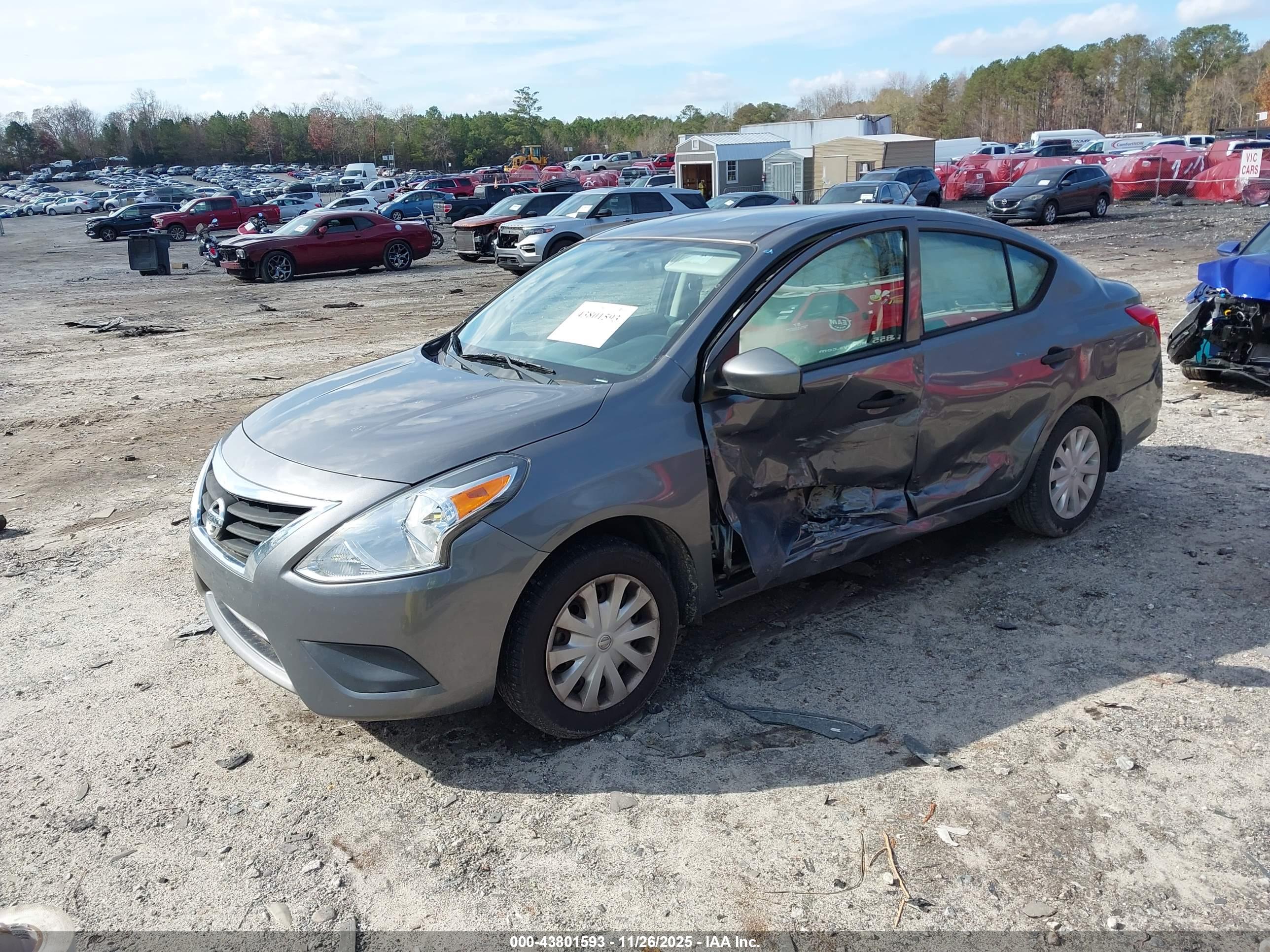 NISSAN VERSA image 2