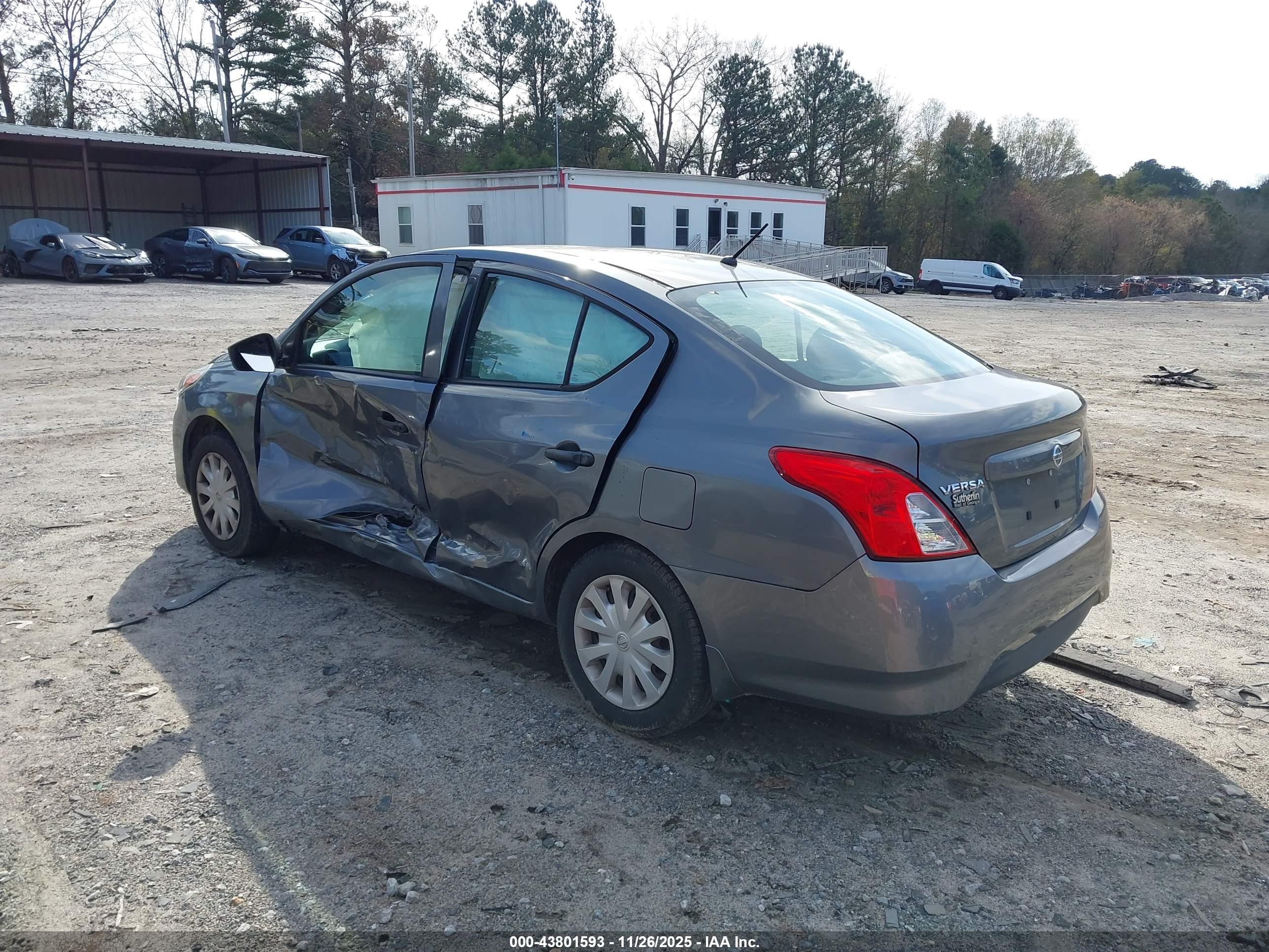 NISSAN VERSA image 3
