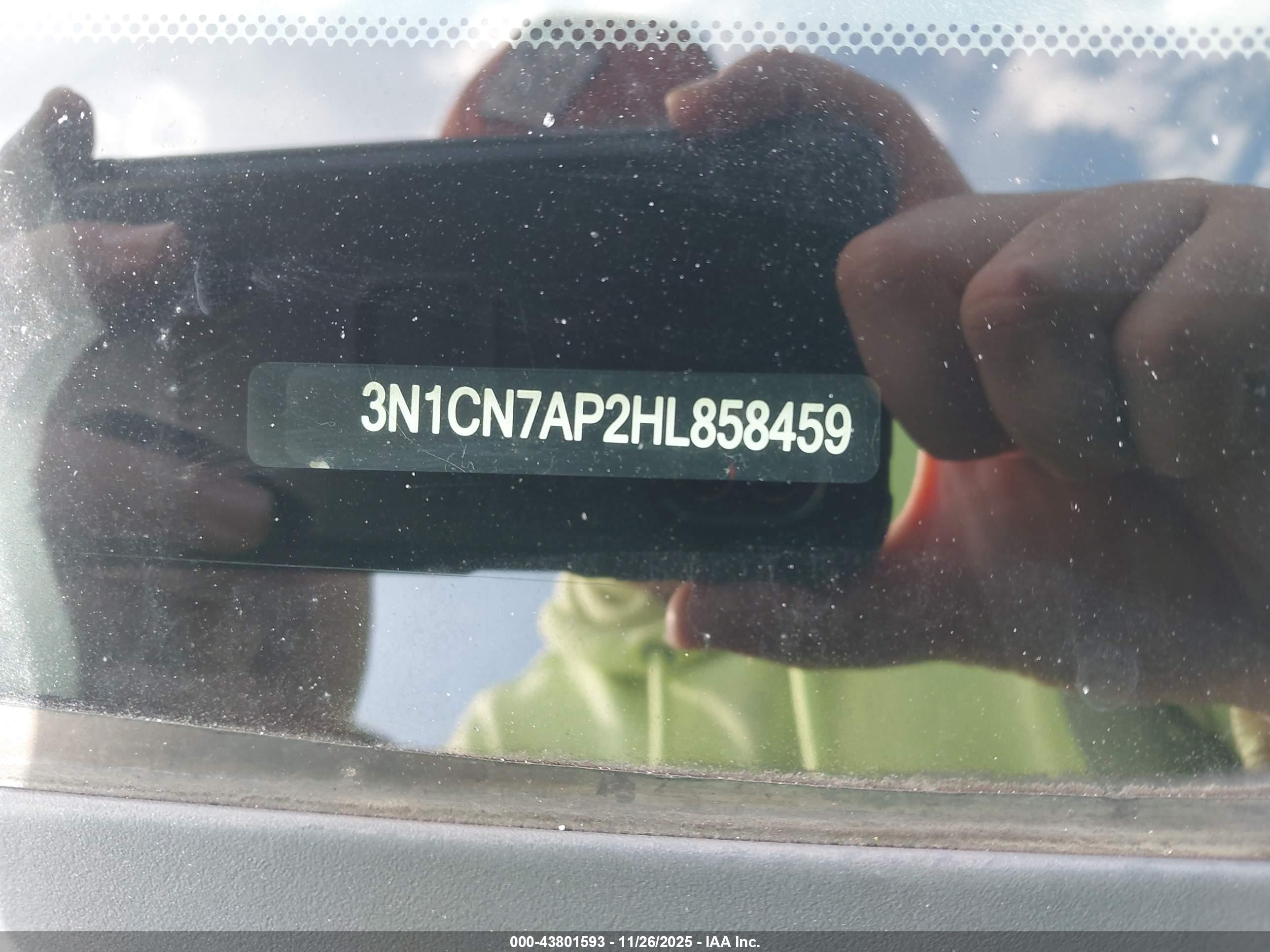 NISSAN VERSA image 9