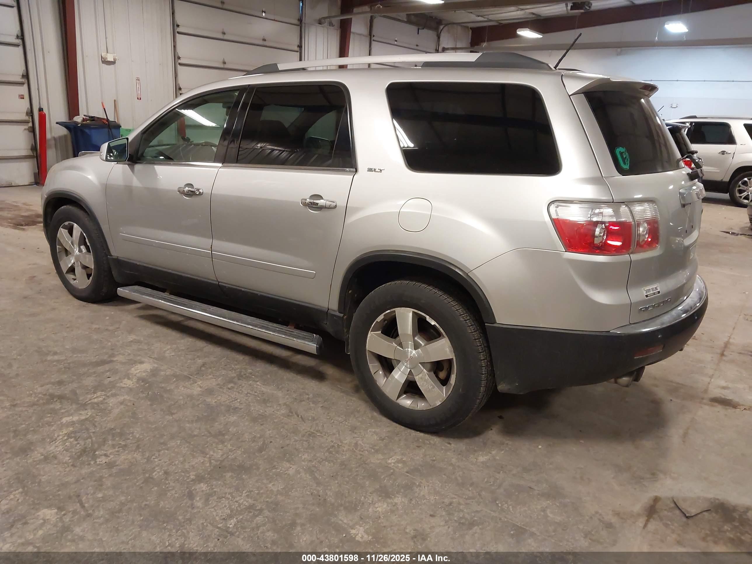 GMC ACADIA image 3