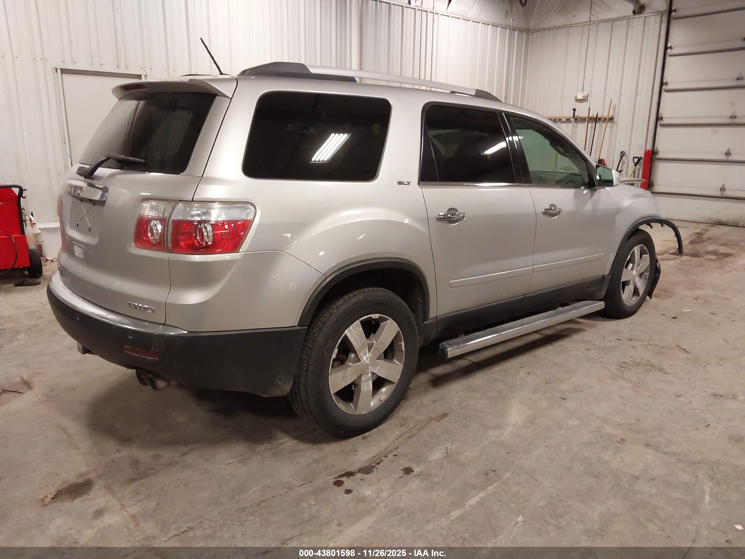 GMC ACADIA image 4