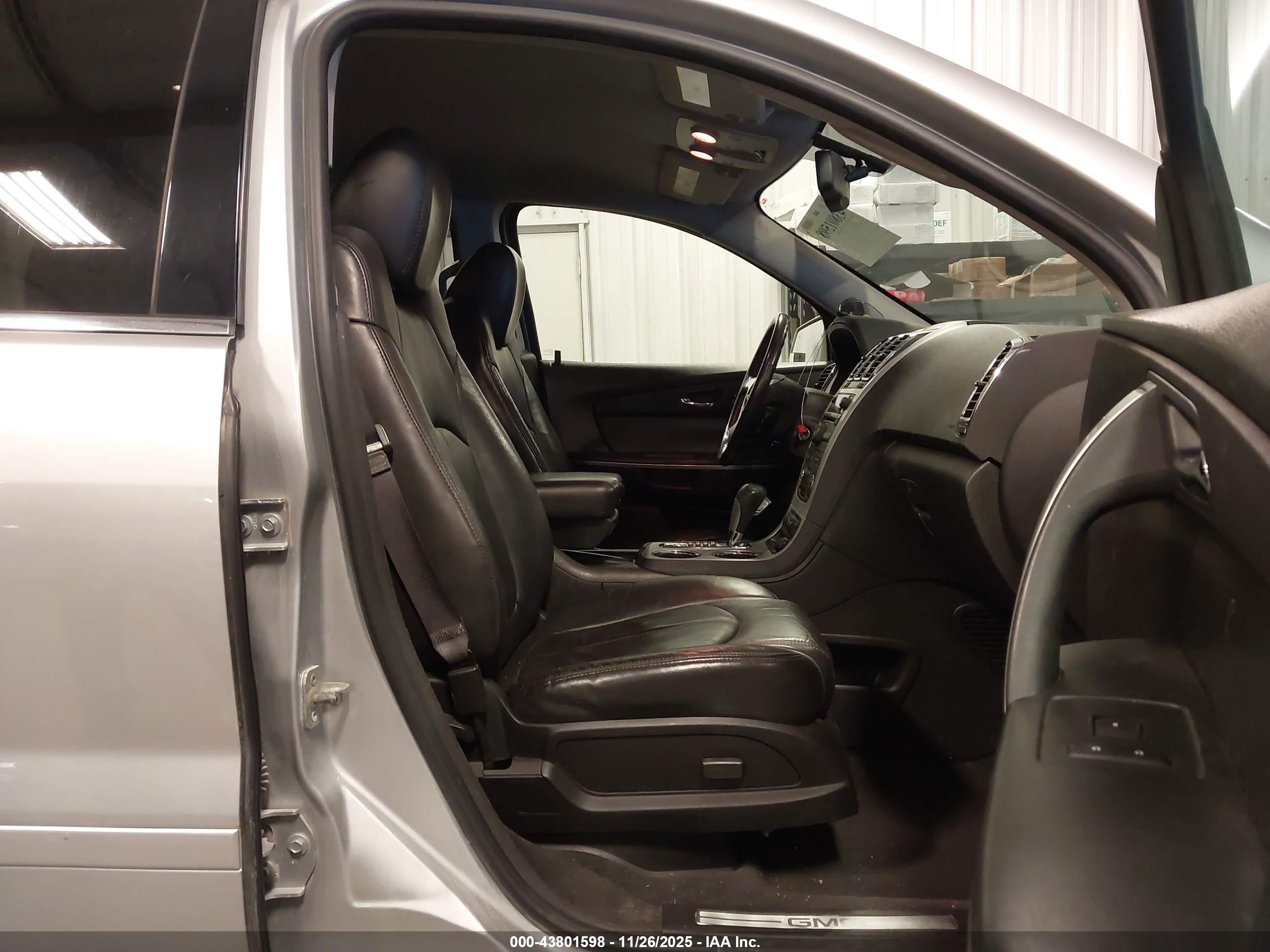 GMC ACADIA image 5