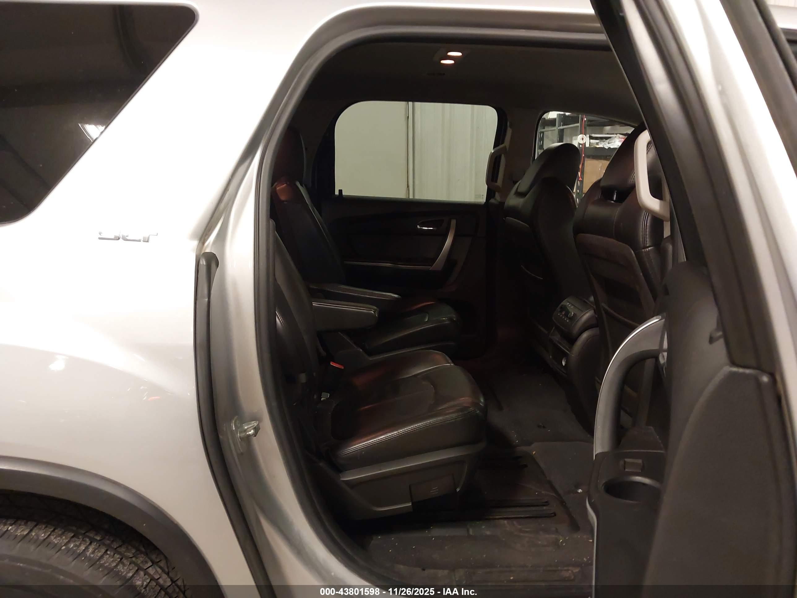 GMC ACADIA image 8