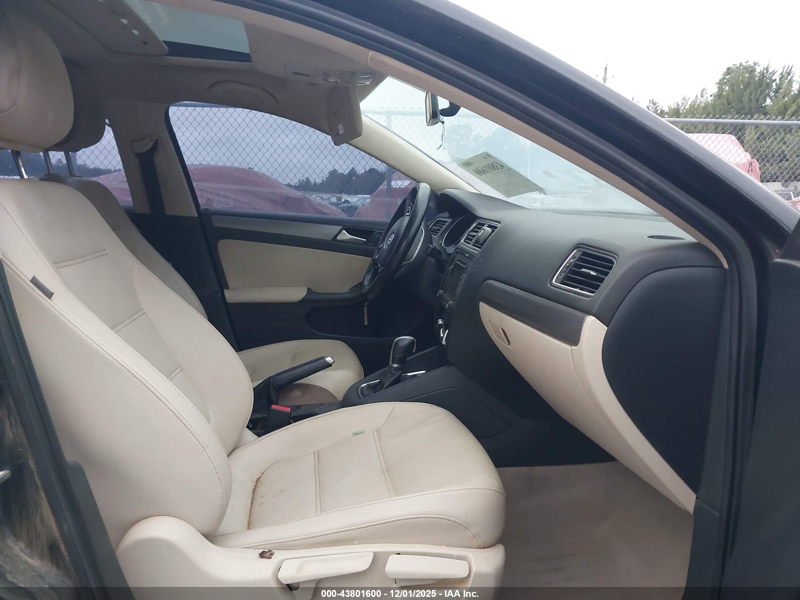 VOLKSWAGEN JETTA image 5