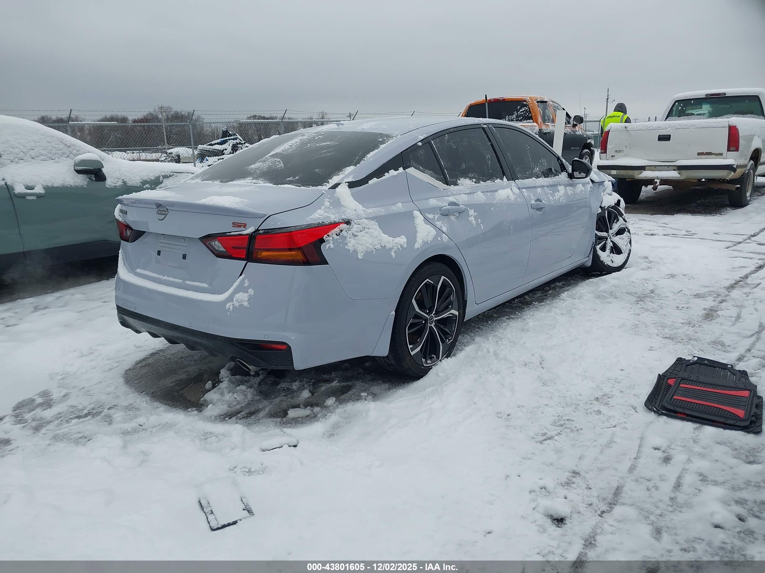 NISSAN ALTIMA image 4