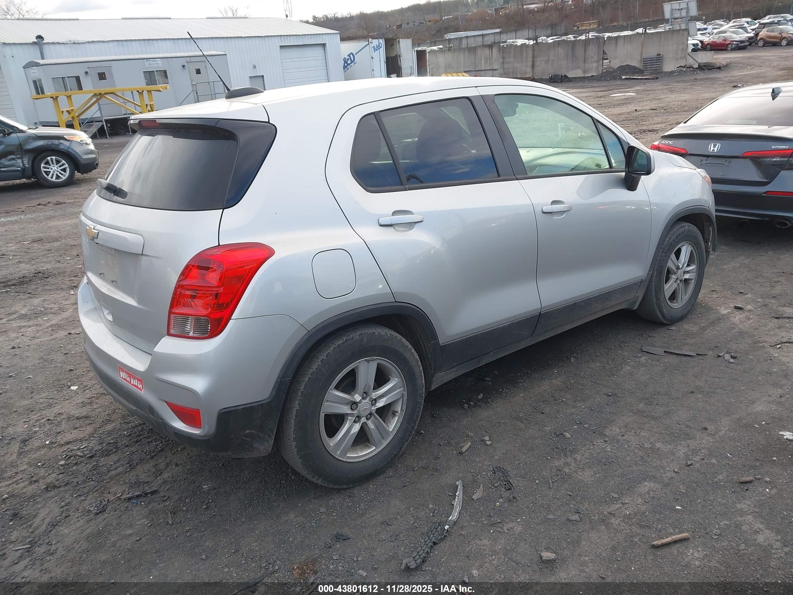 CHEVROLET TRAX image 4