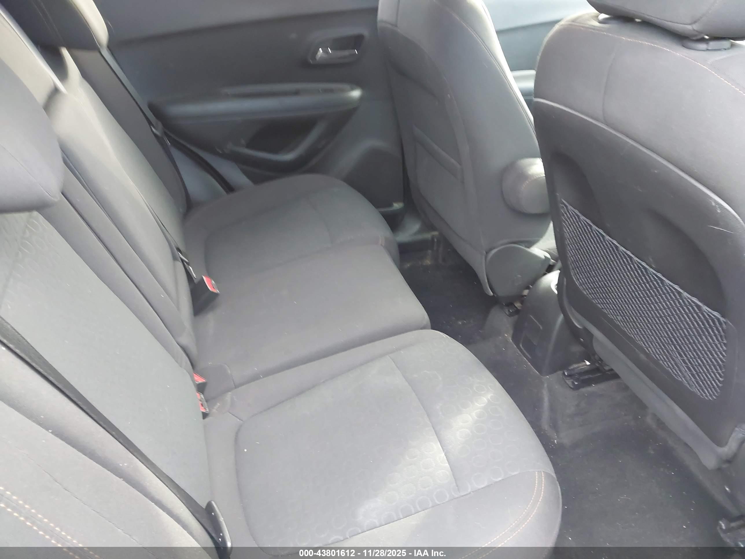 CHEVROLET TRAX image 8