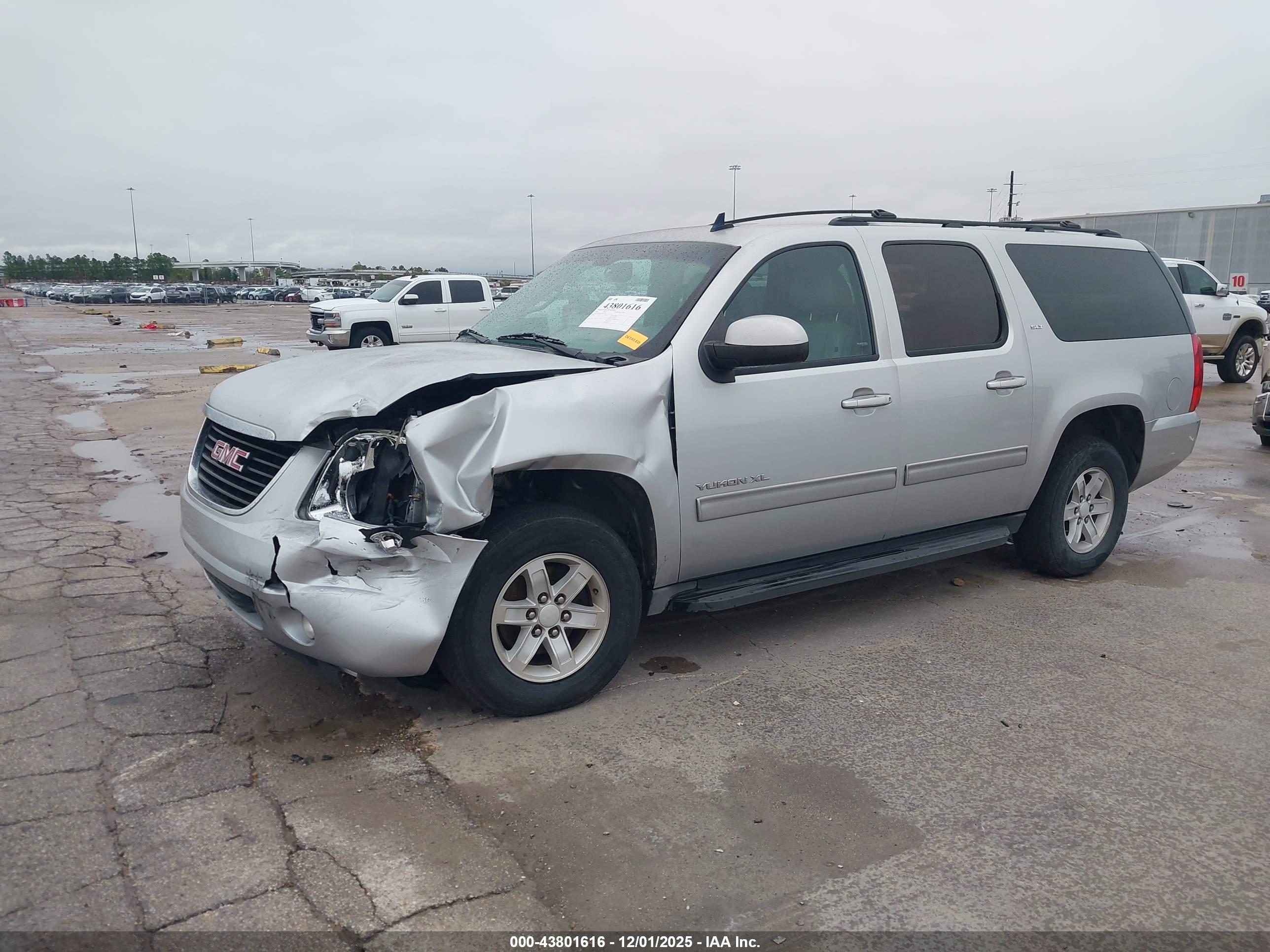 GMC YUKON image 2