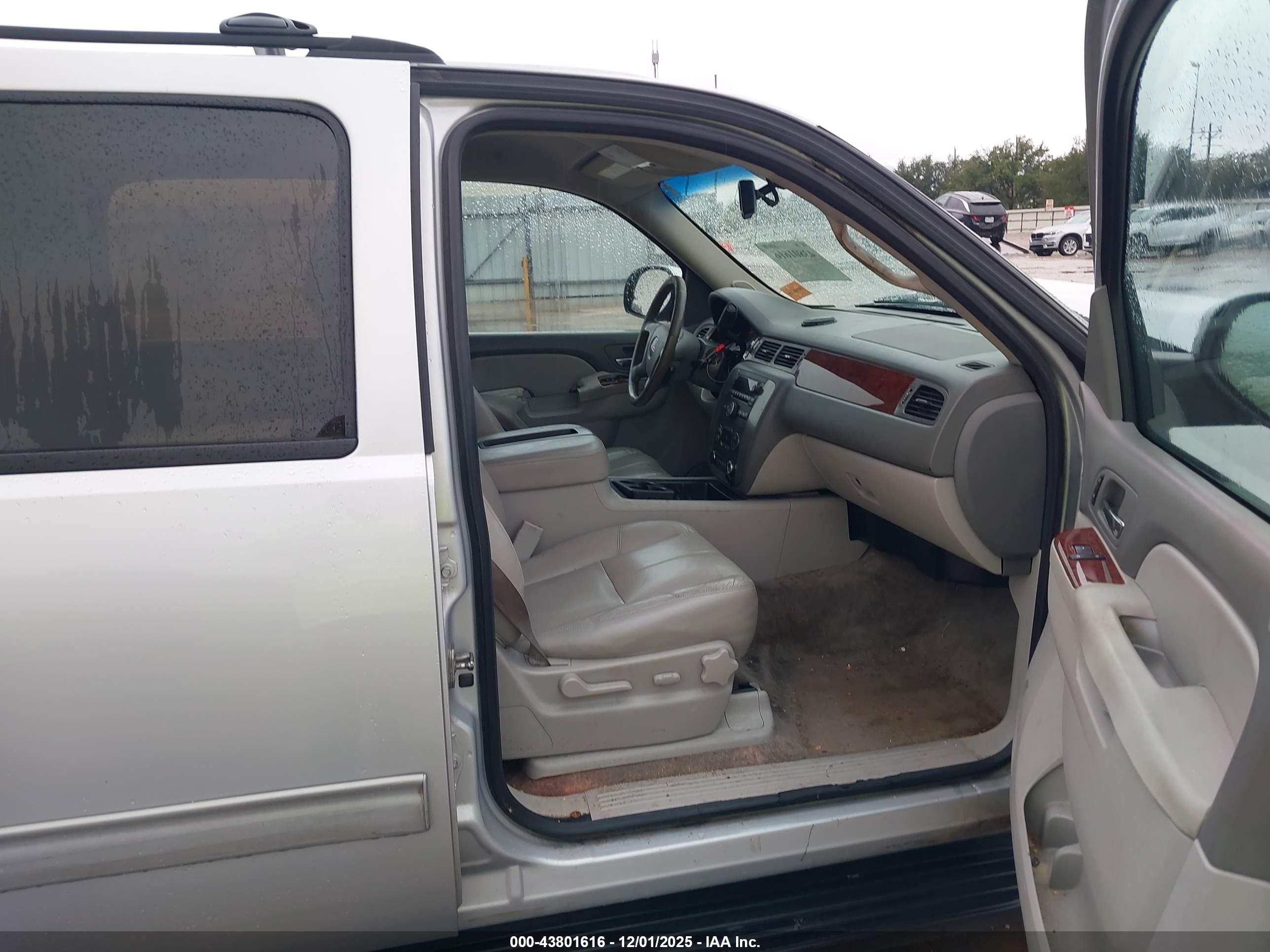 GMC YUKON image 5