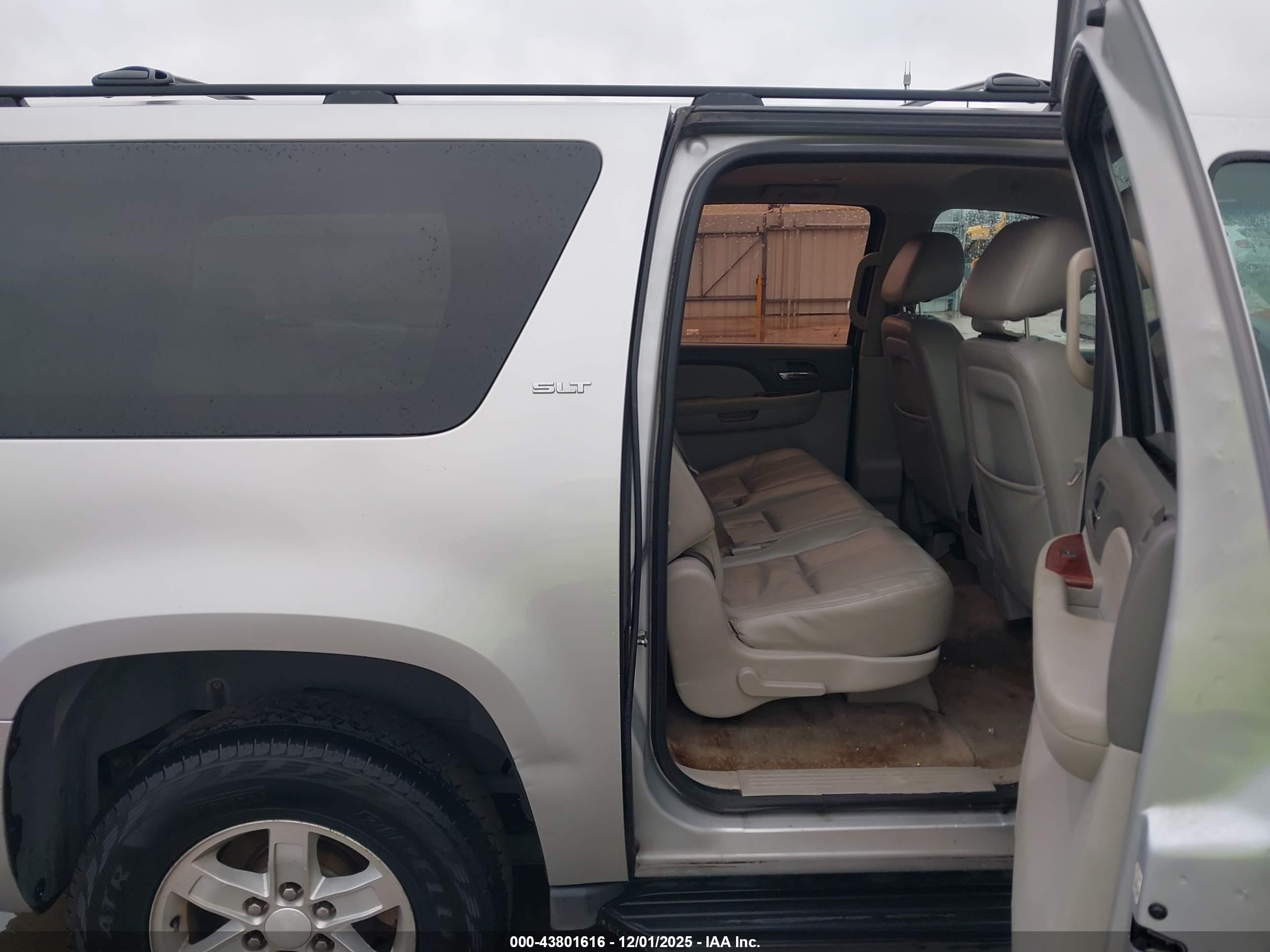 GMC YUKON image 8