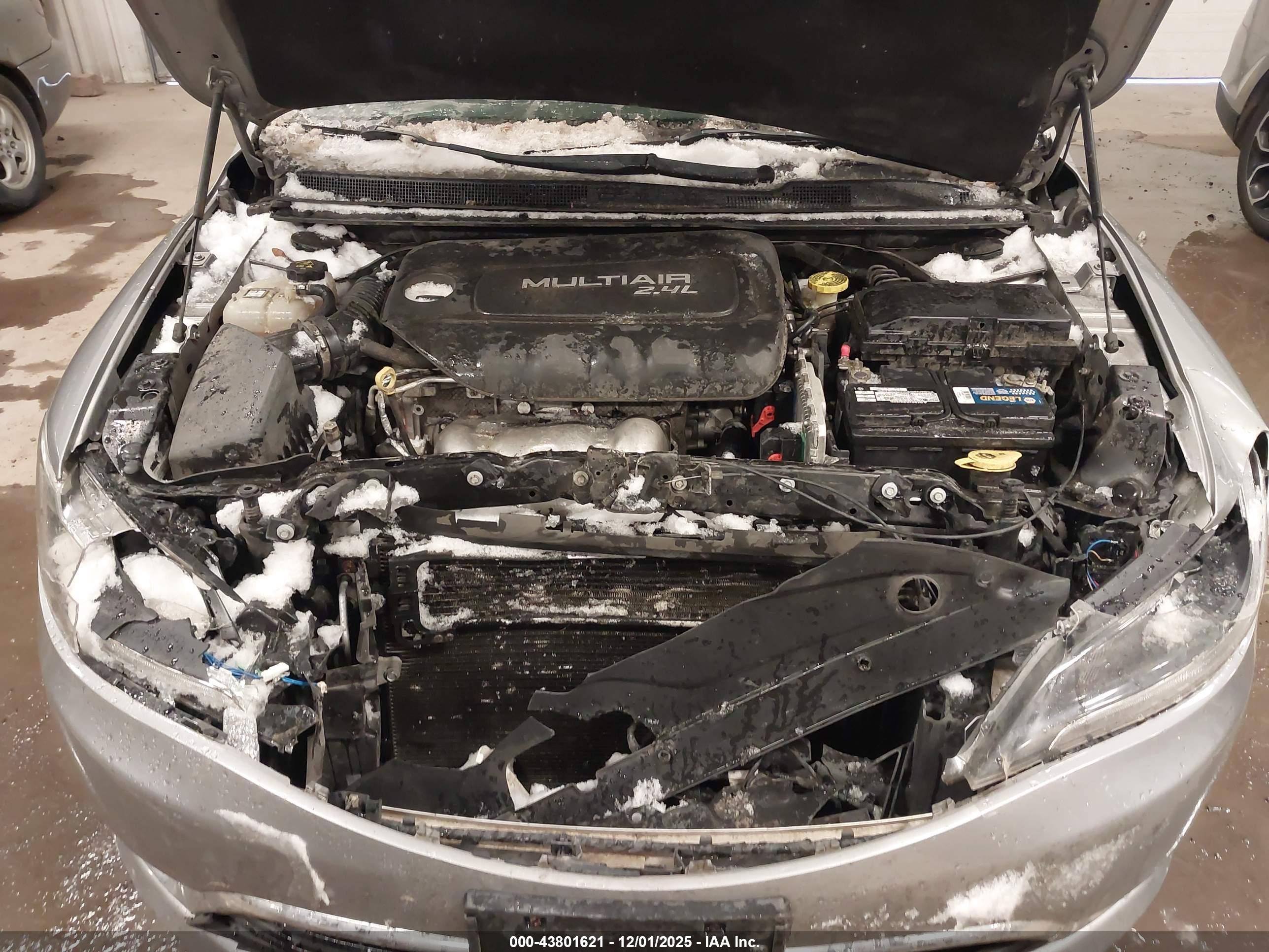 CHRYSLER 200 image 10