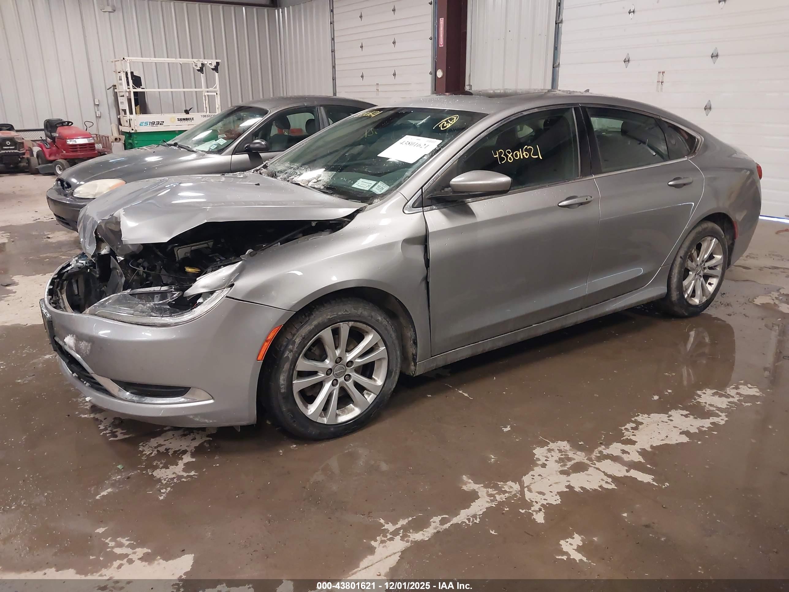 CHRYSLER 200 image 2