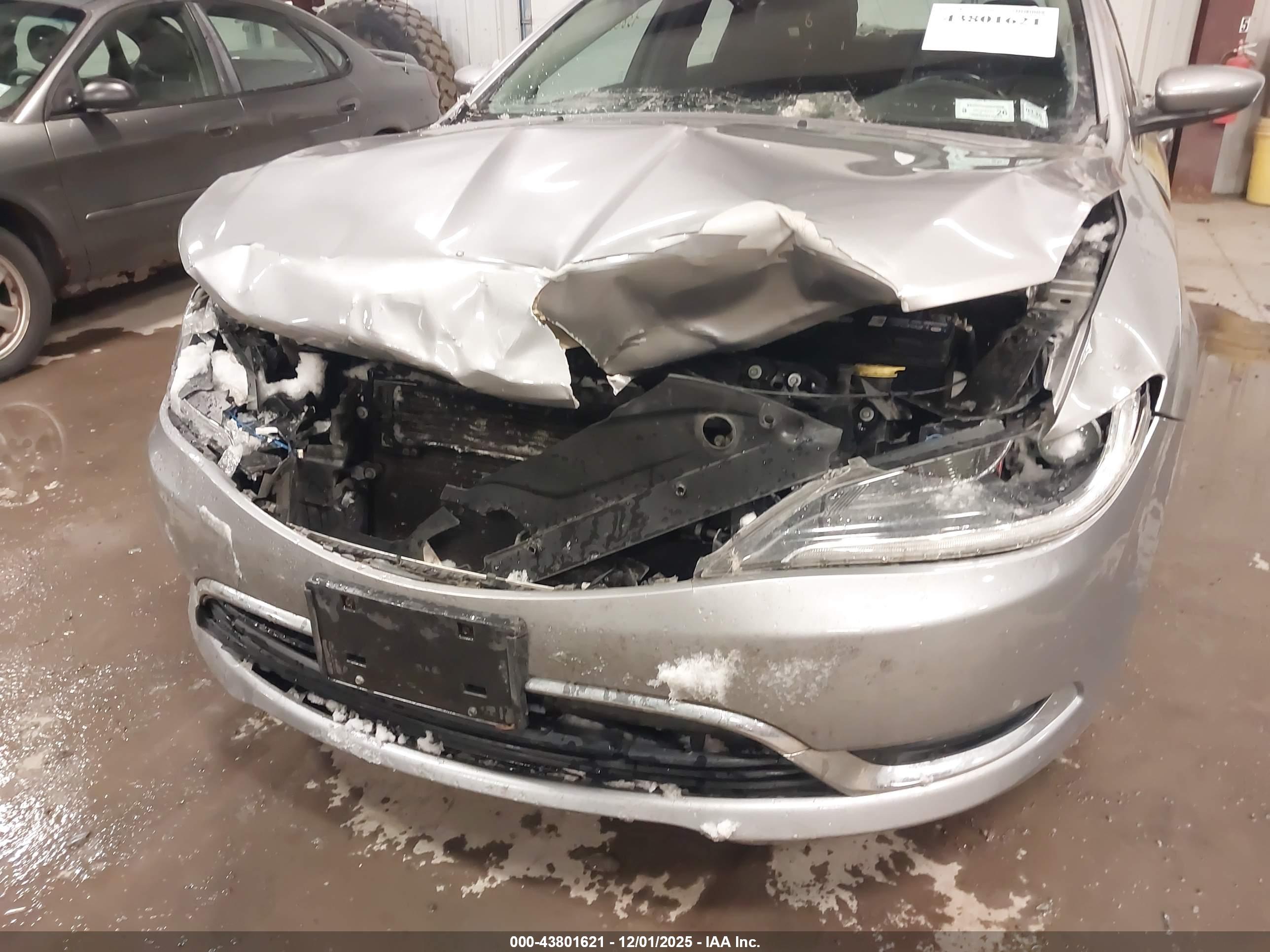 CHRYSLER 200 image 6
