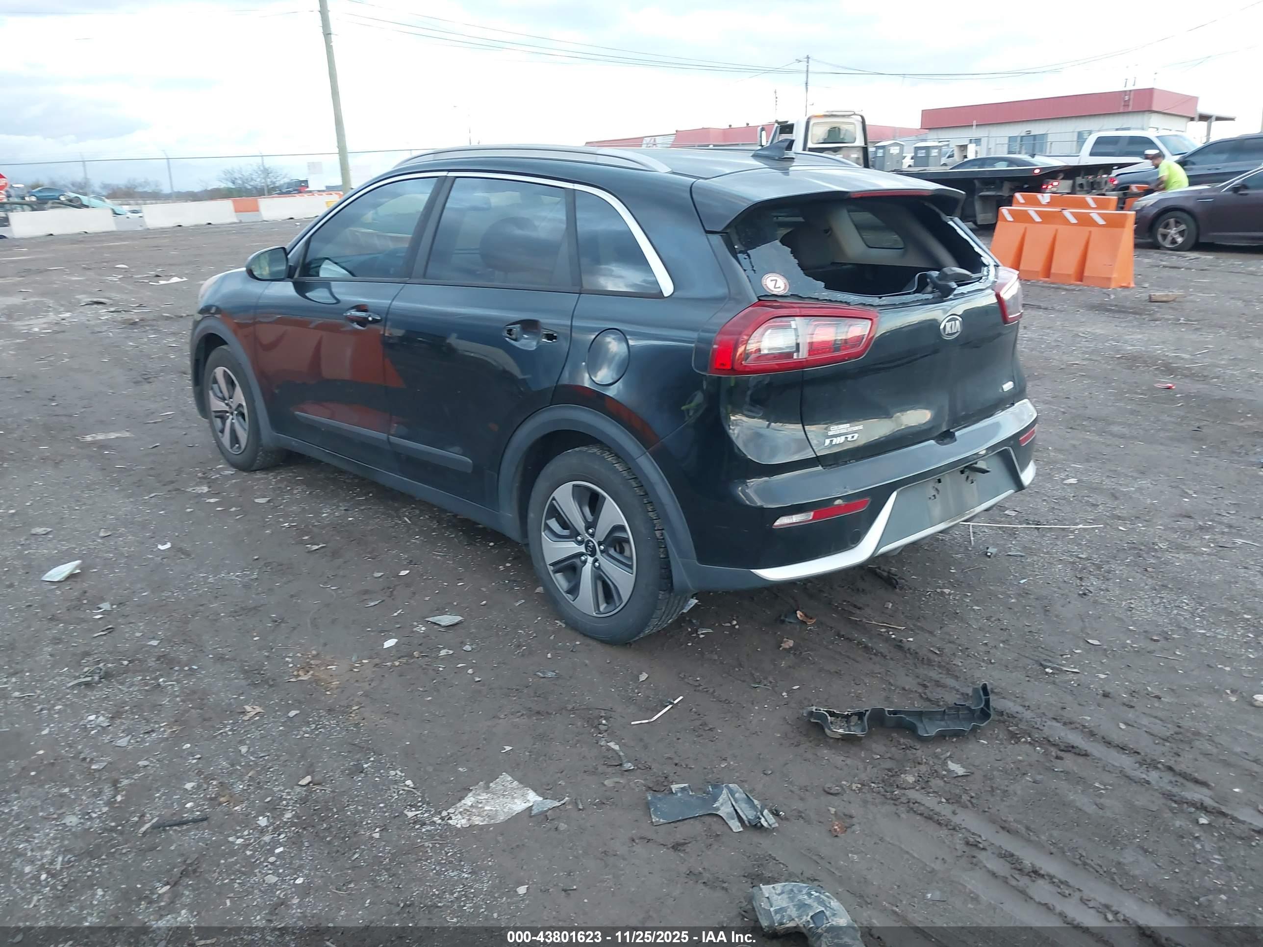 KIA NIRO image 3