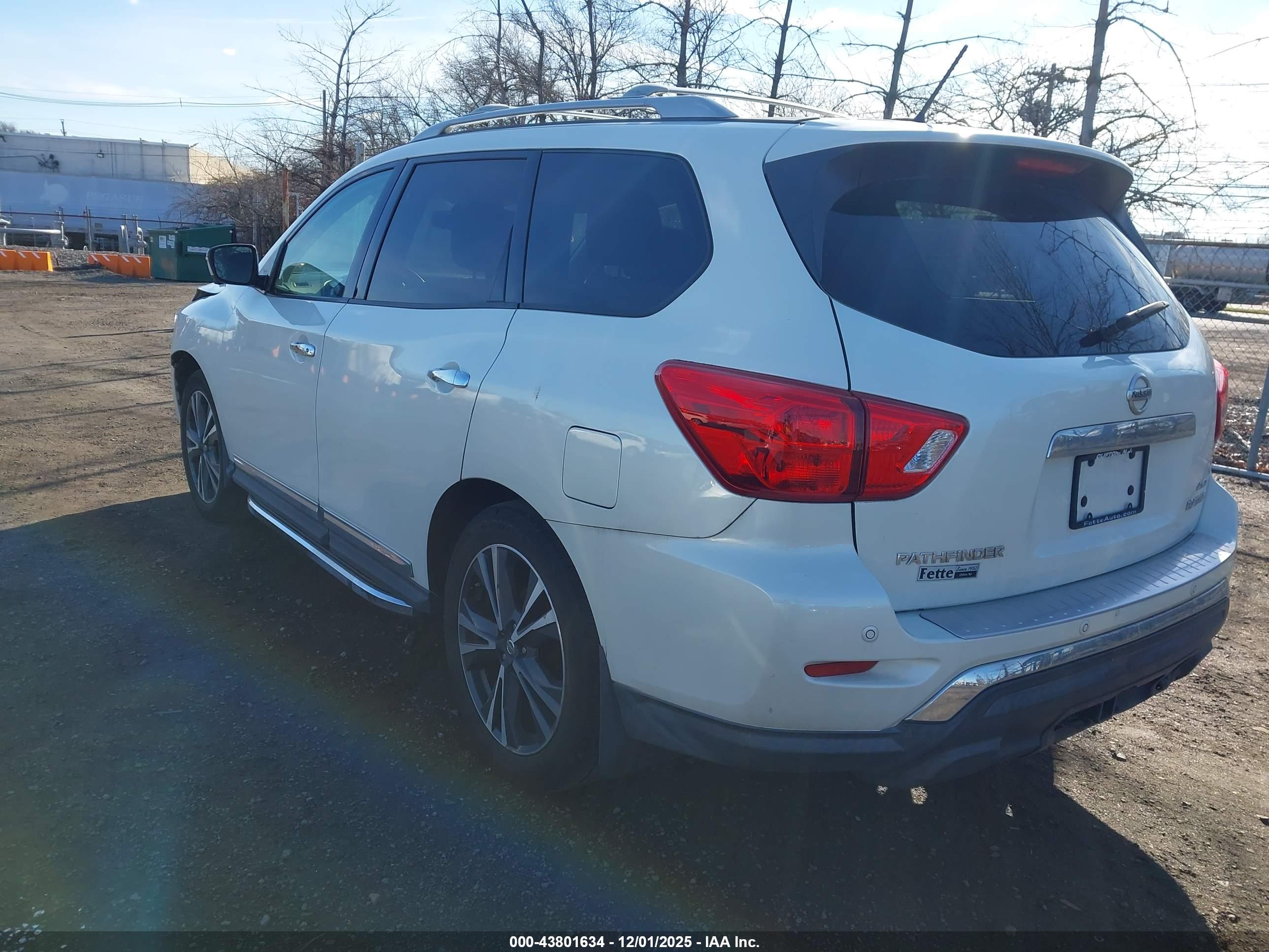 NISSAN PATHFINDER image 3