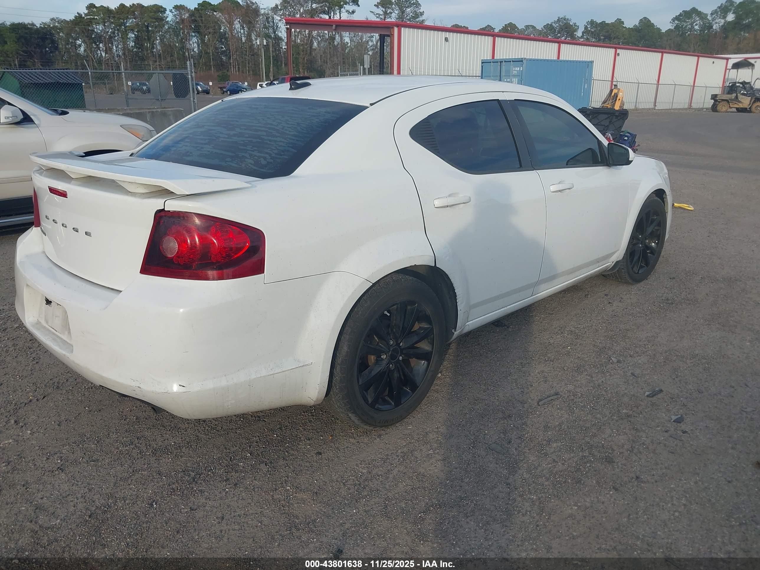 DODGE AVENGER image 4