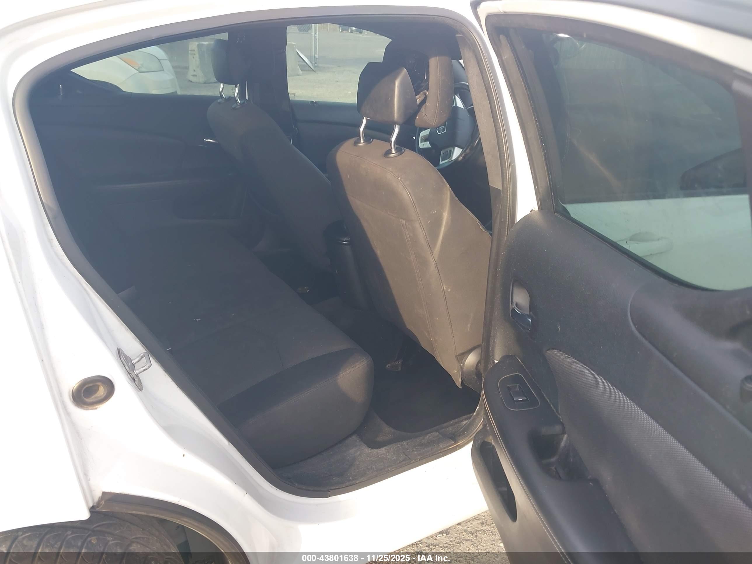 DODGE AVENGER image 8