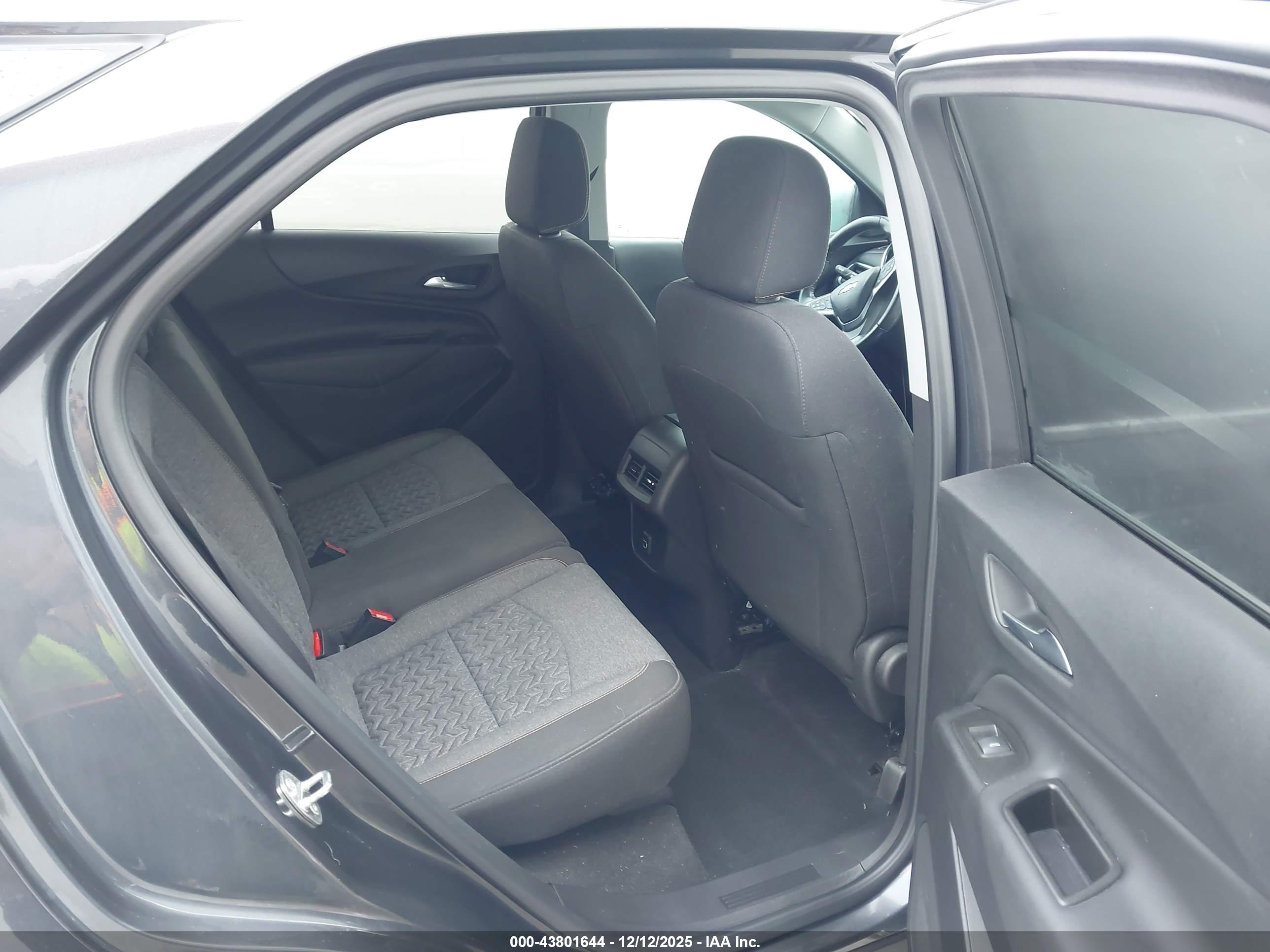 CHEVROLET EQUINOX image 8