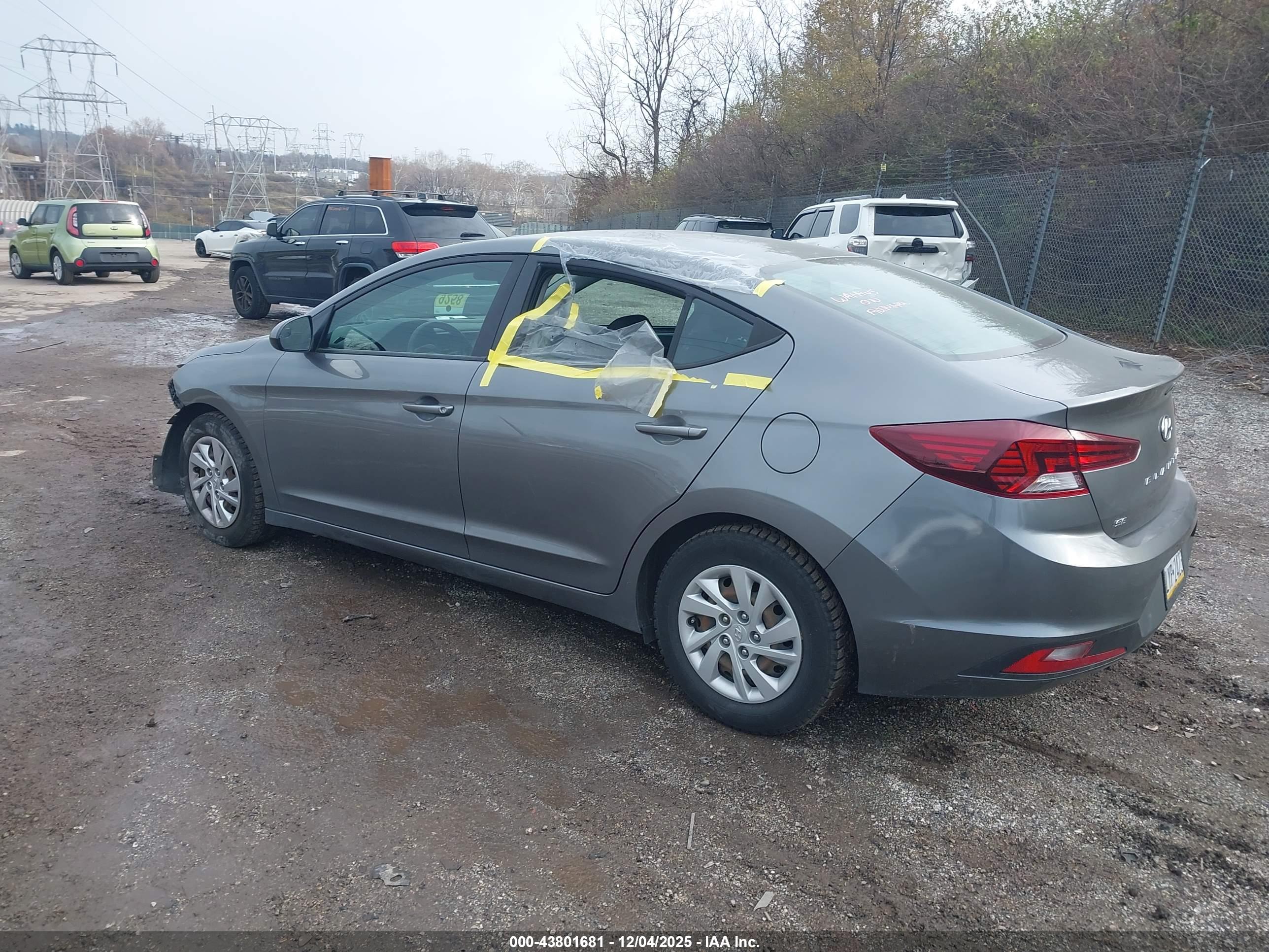 HYUNDAI ELANTRA image 3