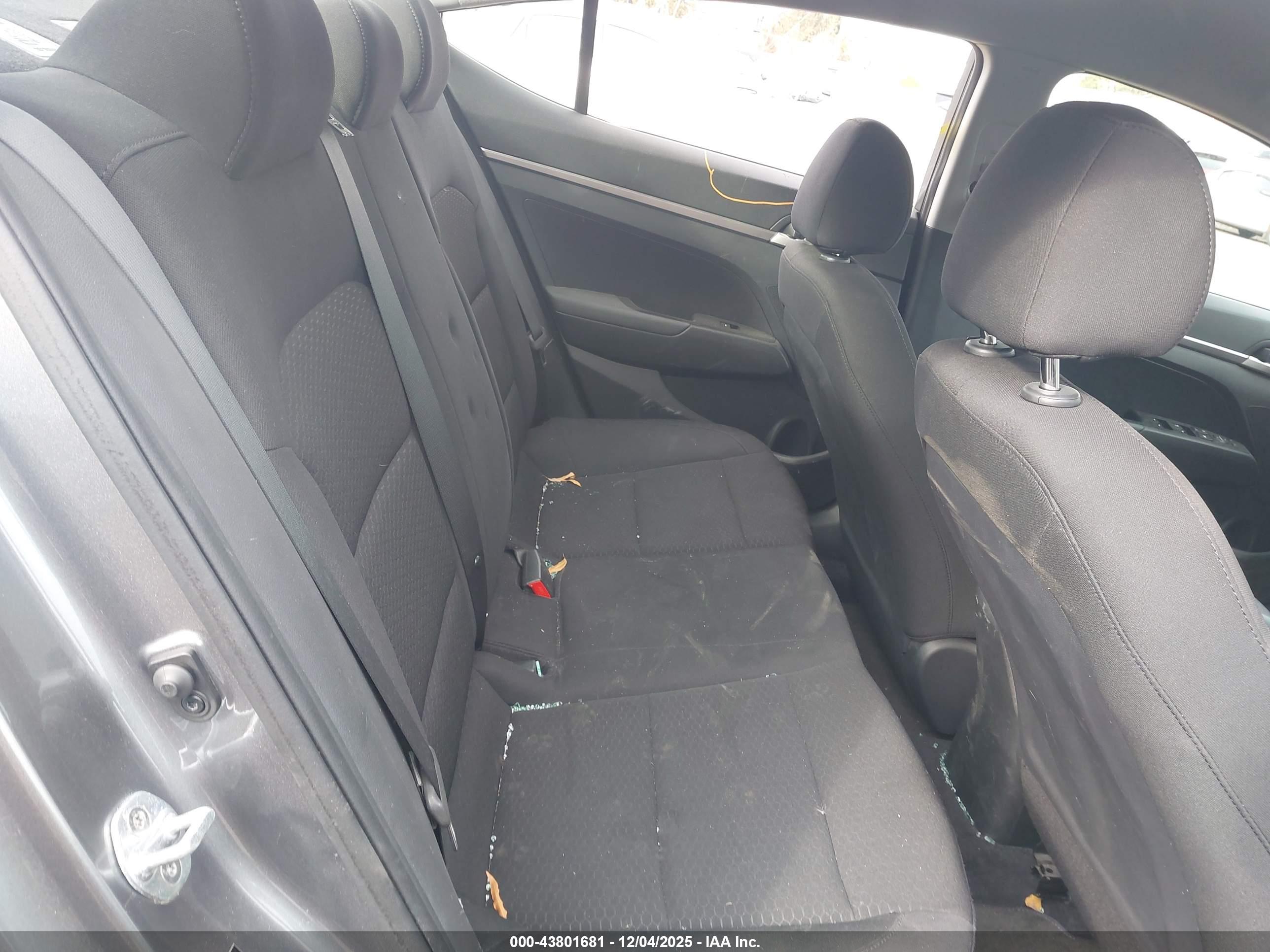 HYUNDAI ELANTRA image 8