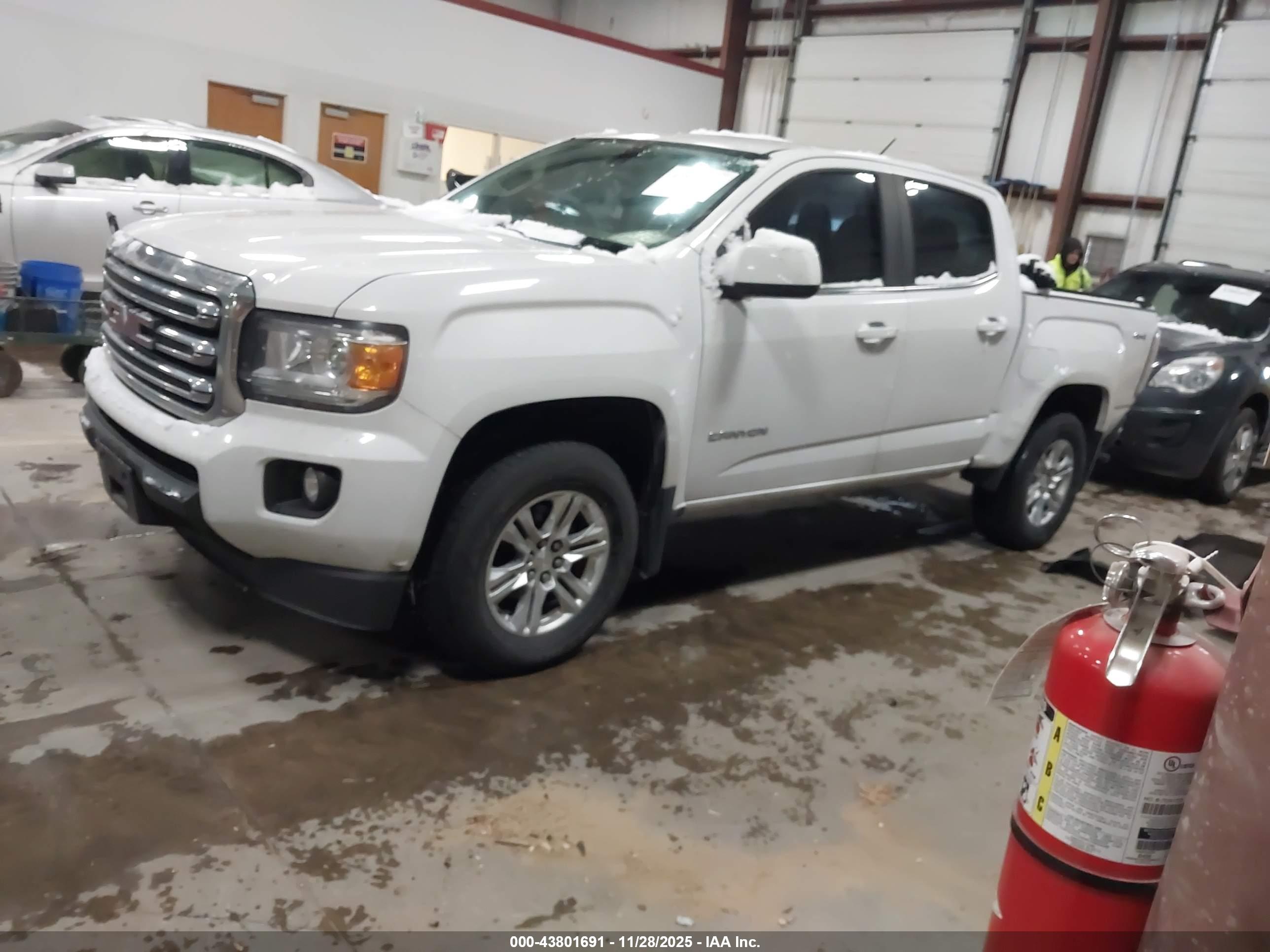 GMC CANYON image 2