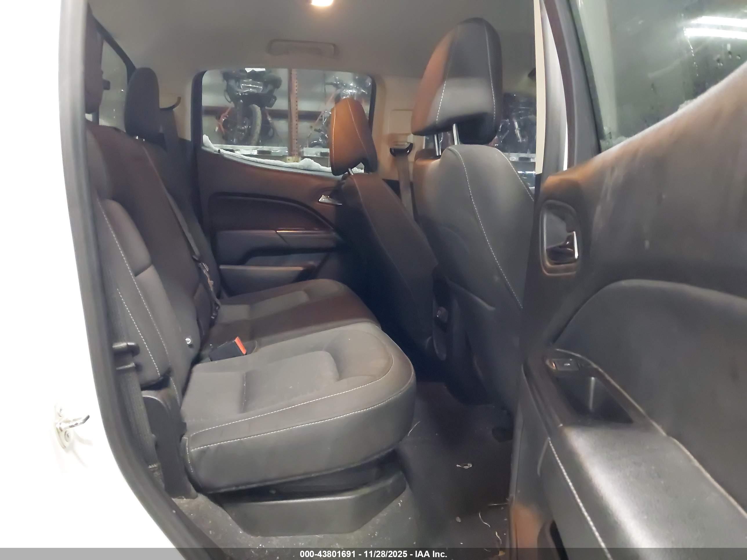 GMC CANYON image 8
