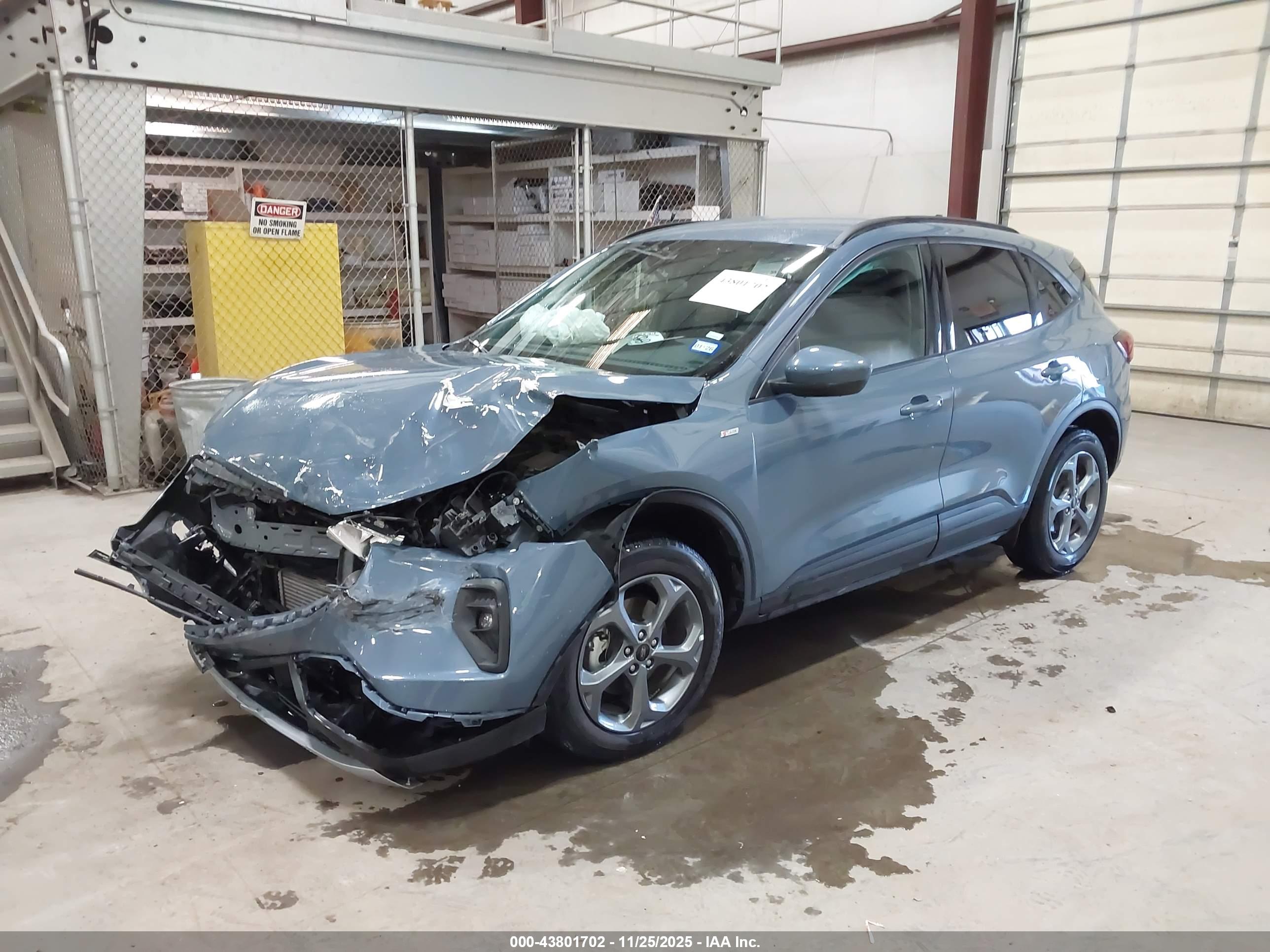 FORD ESCAPE image 2