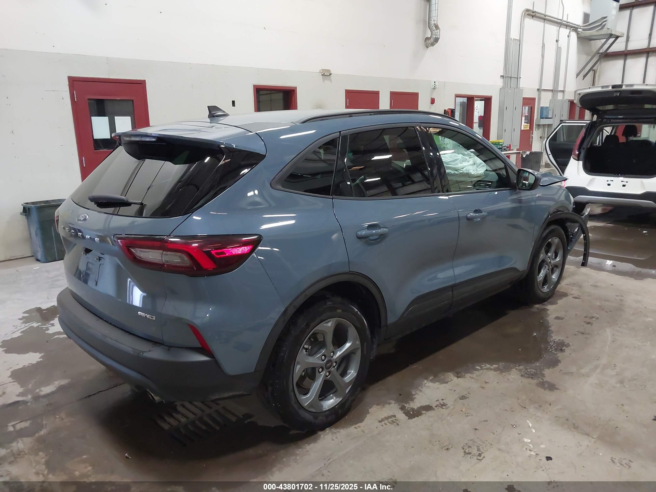 FORD ESCAPE image 4
