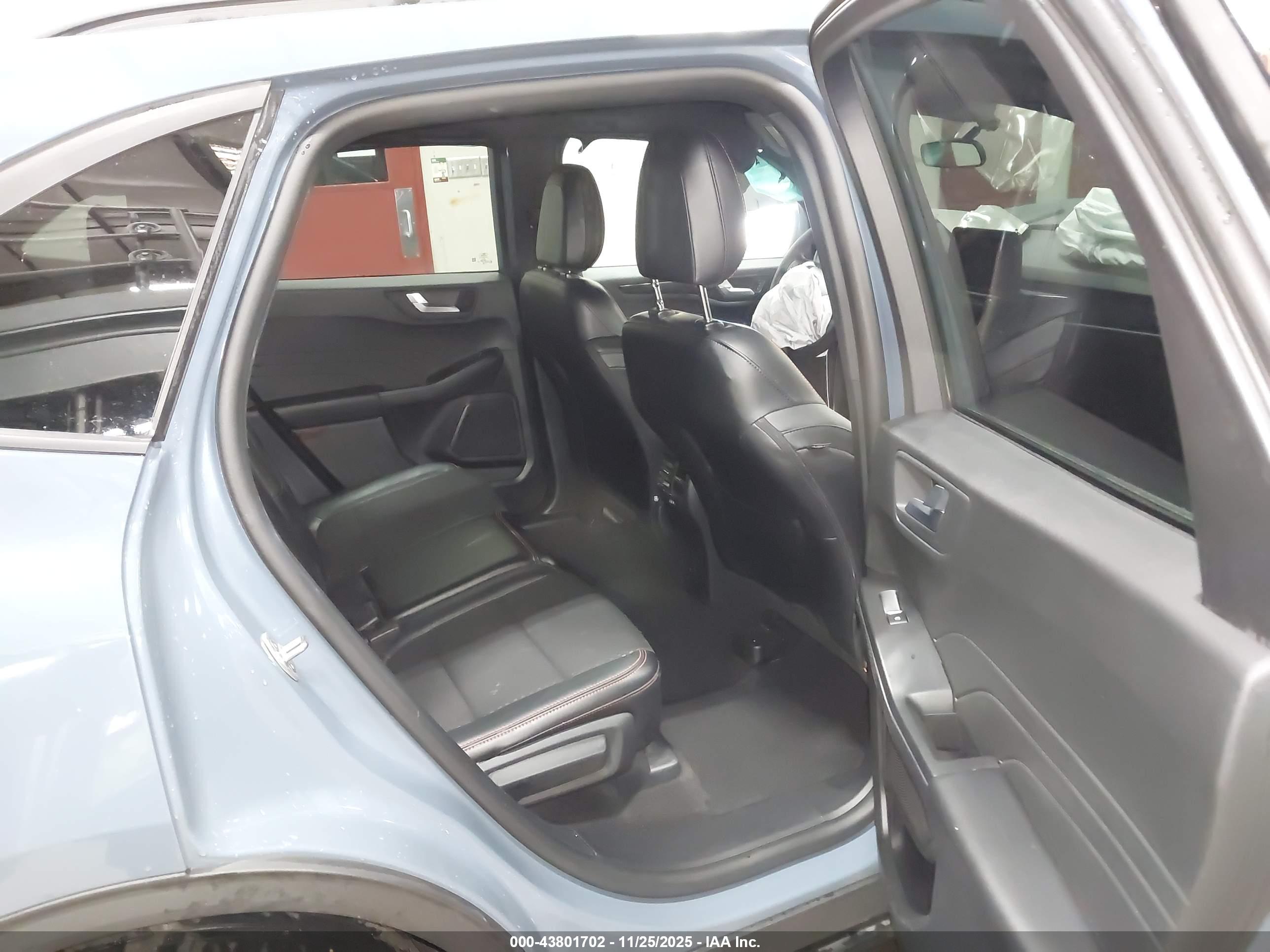 FORD ESCAPE image 8