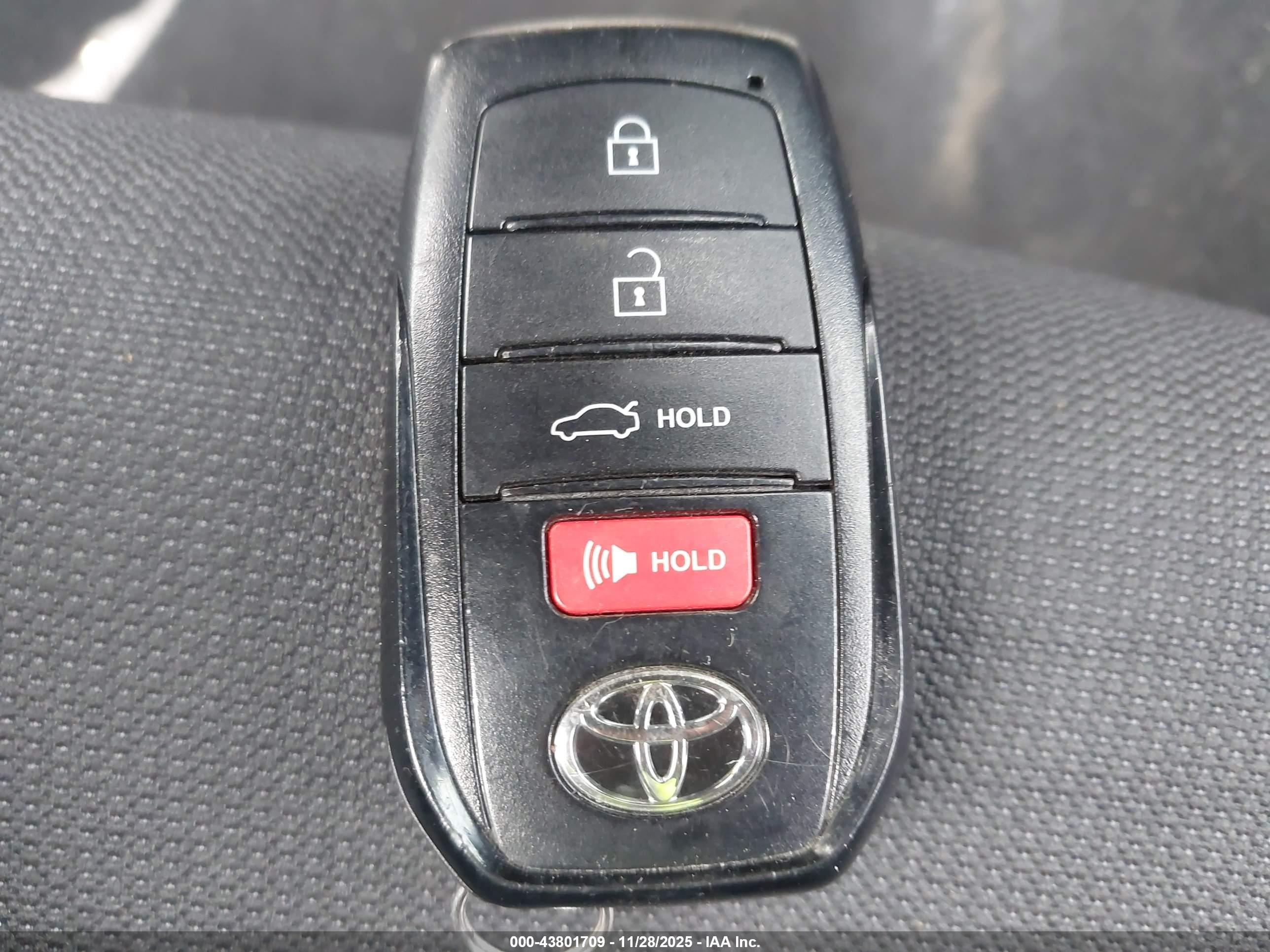 TOYOTA COROLLA image 11