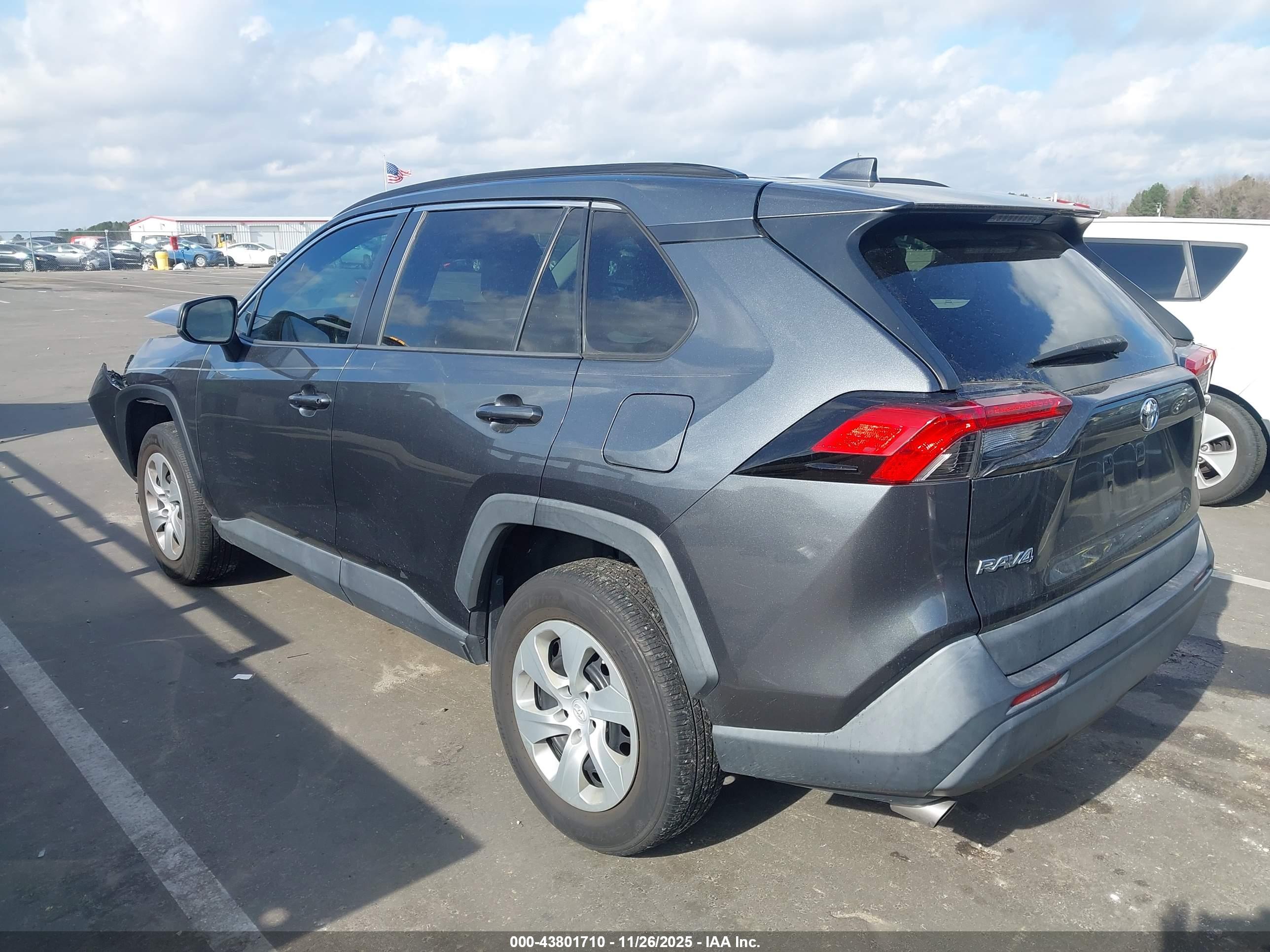 TOYOTA RAV4 image 3