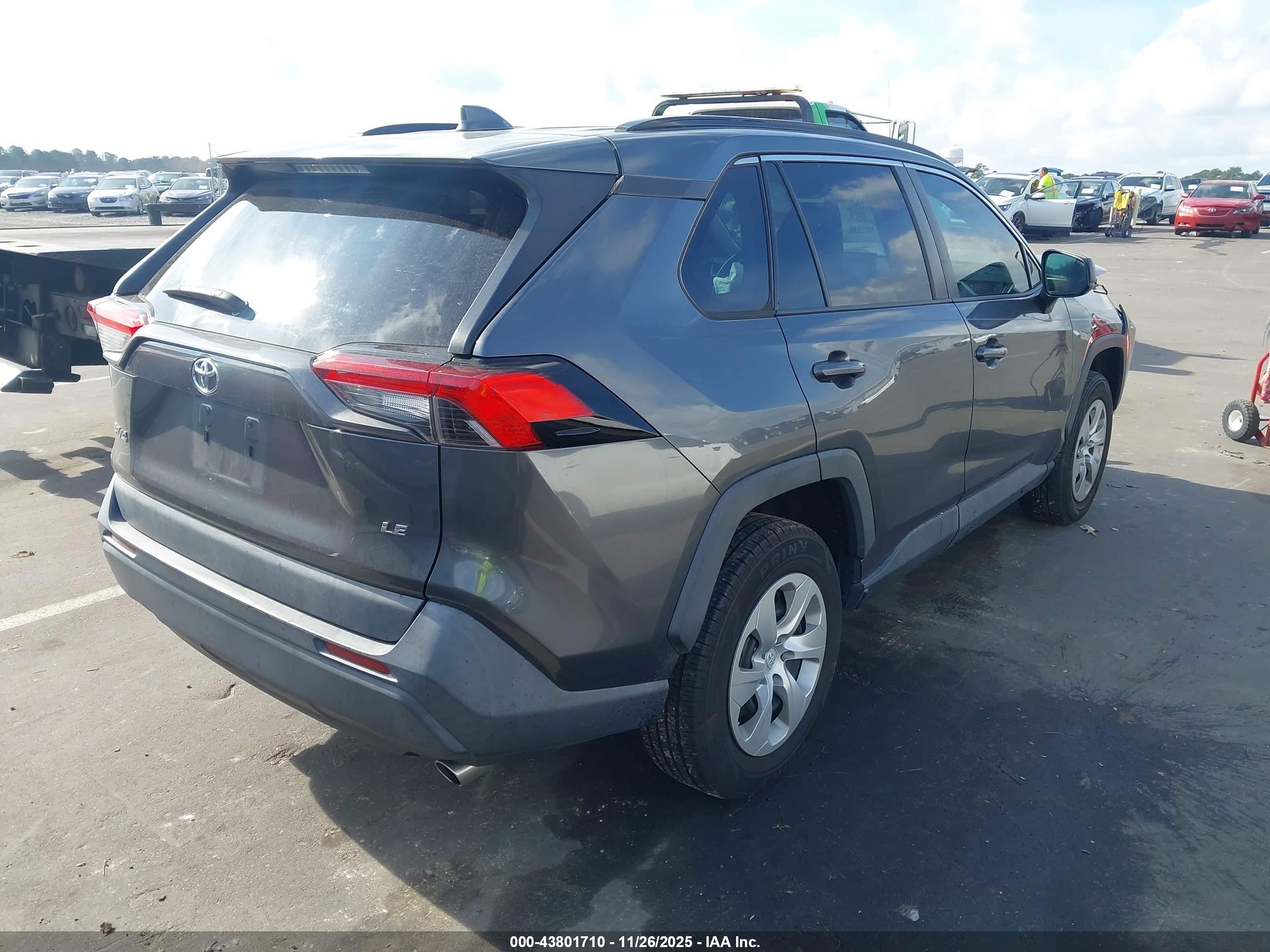 TOYOTA RAV4 image 4