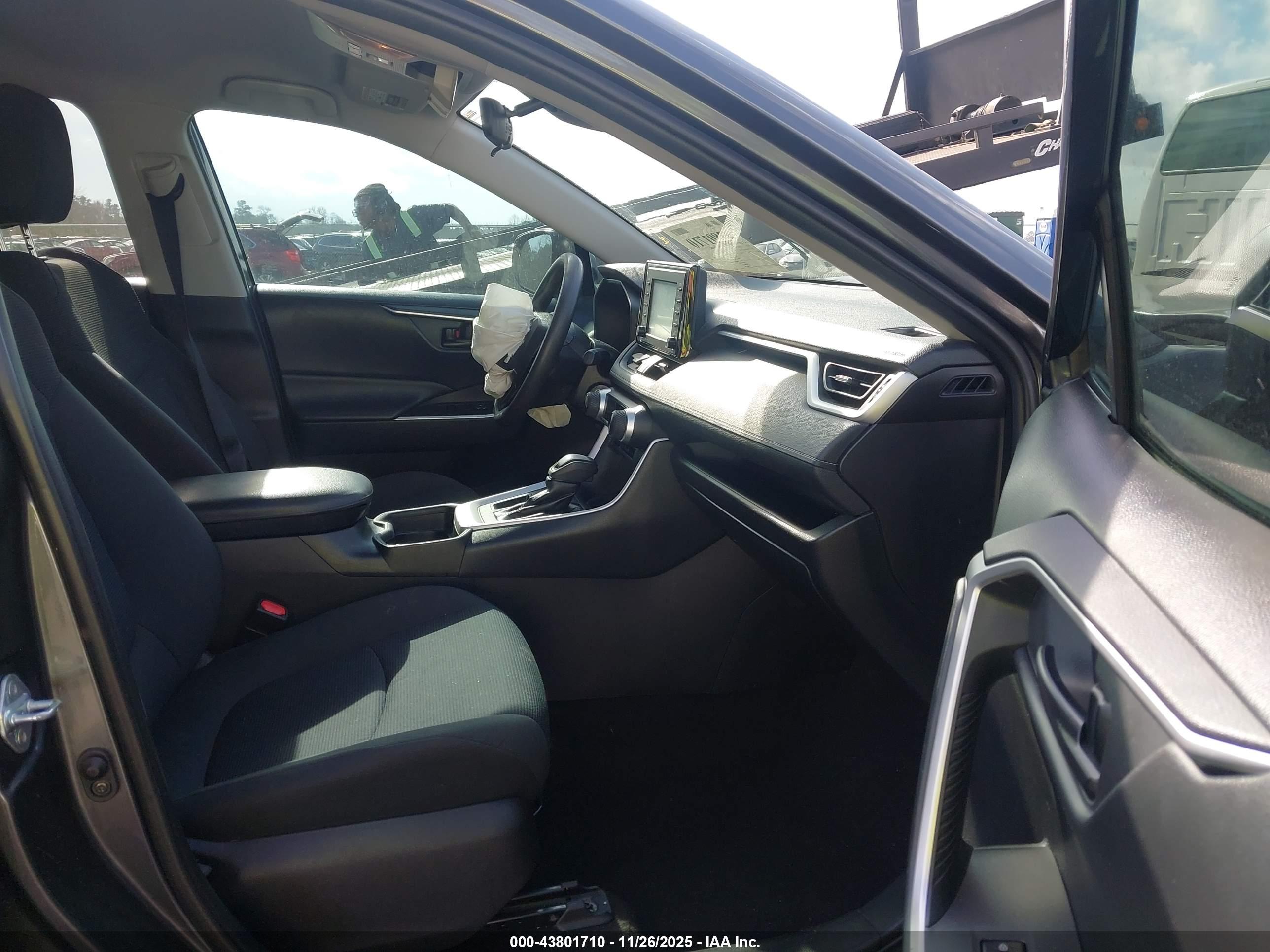 TOYOTA RAV4 image 5