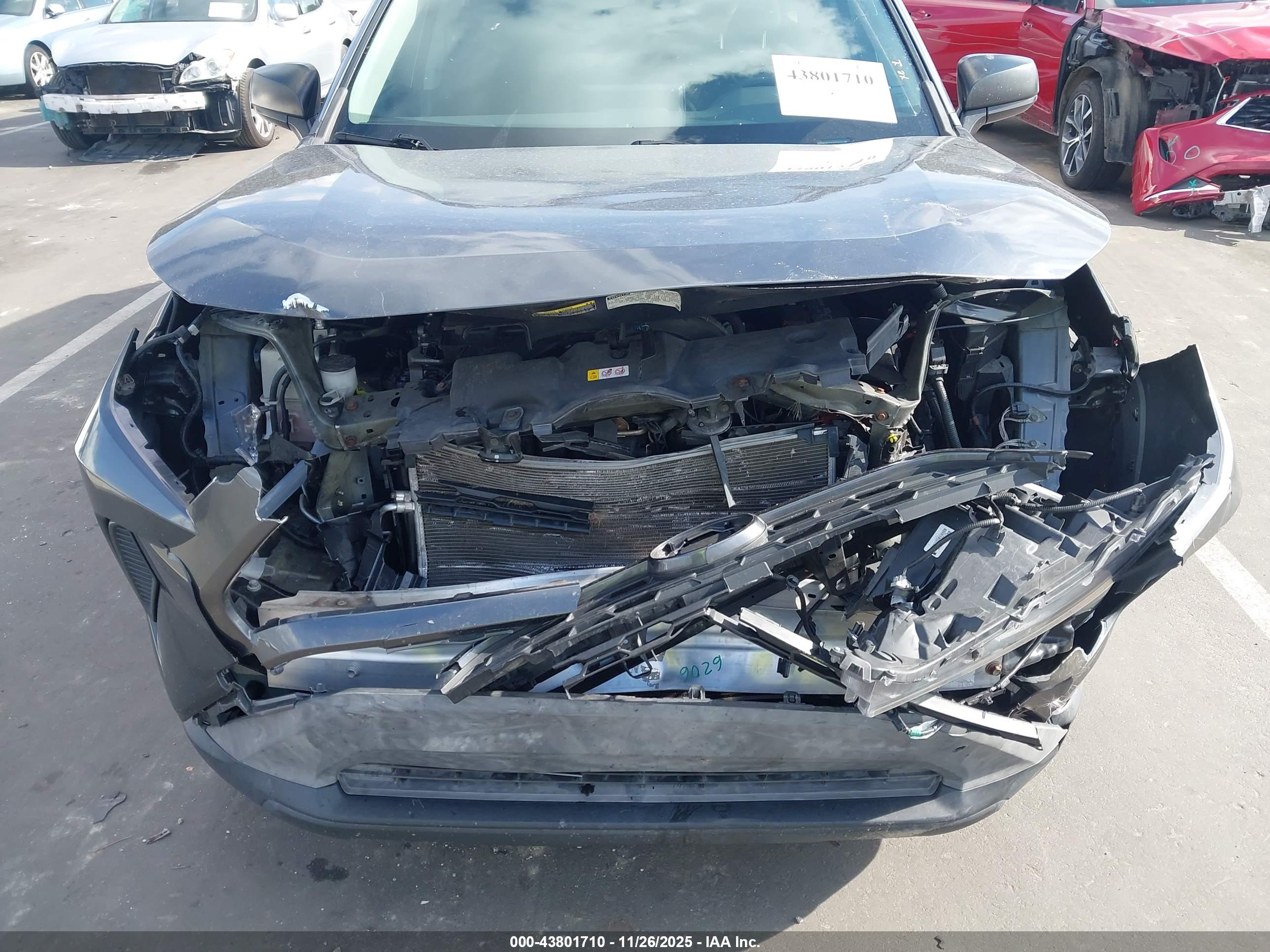TOYOTA RAV4 image 6