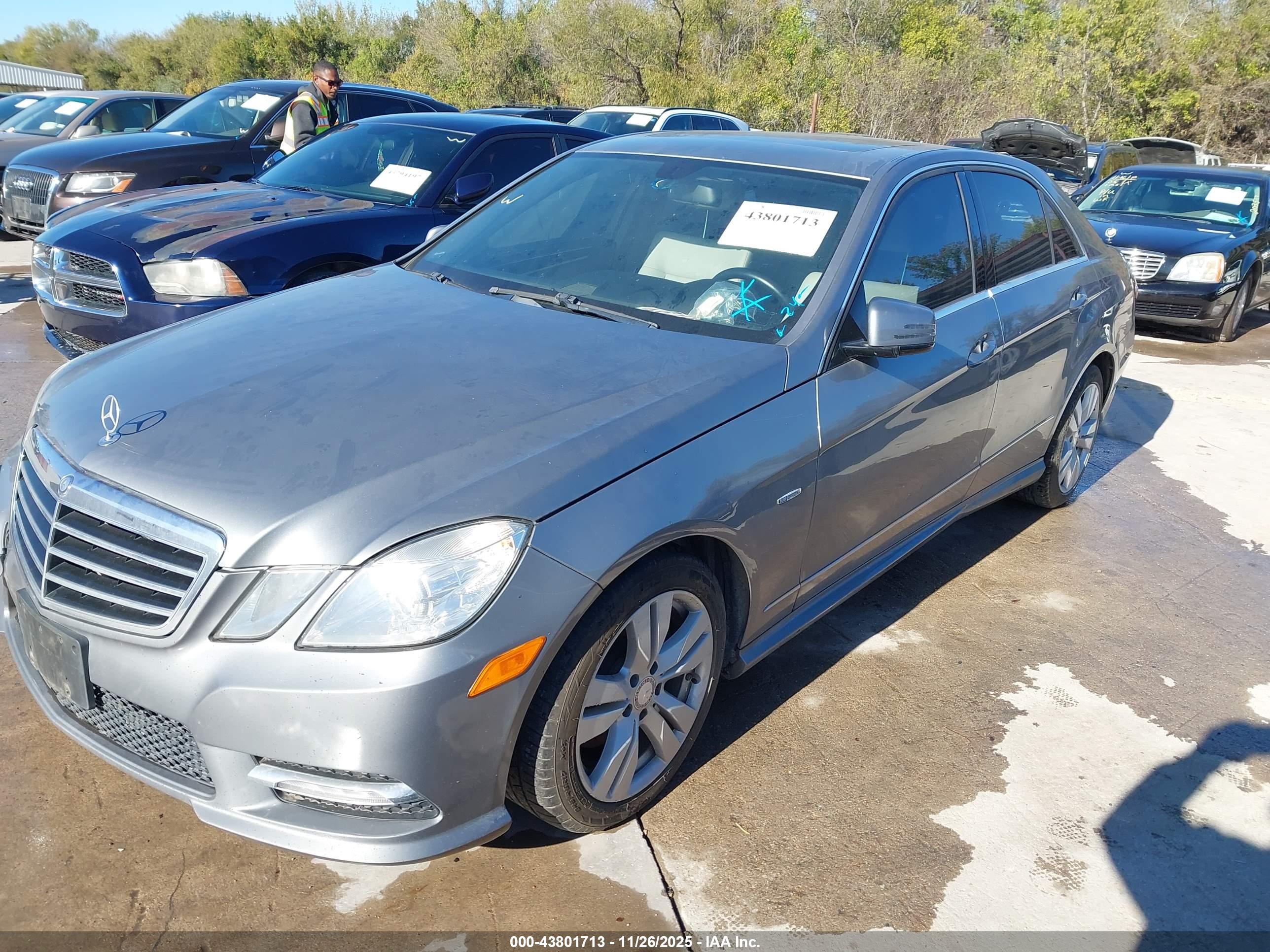 MERCEDES-BENZ E image 2
