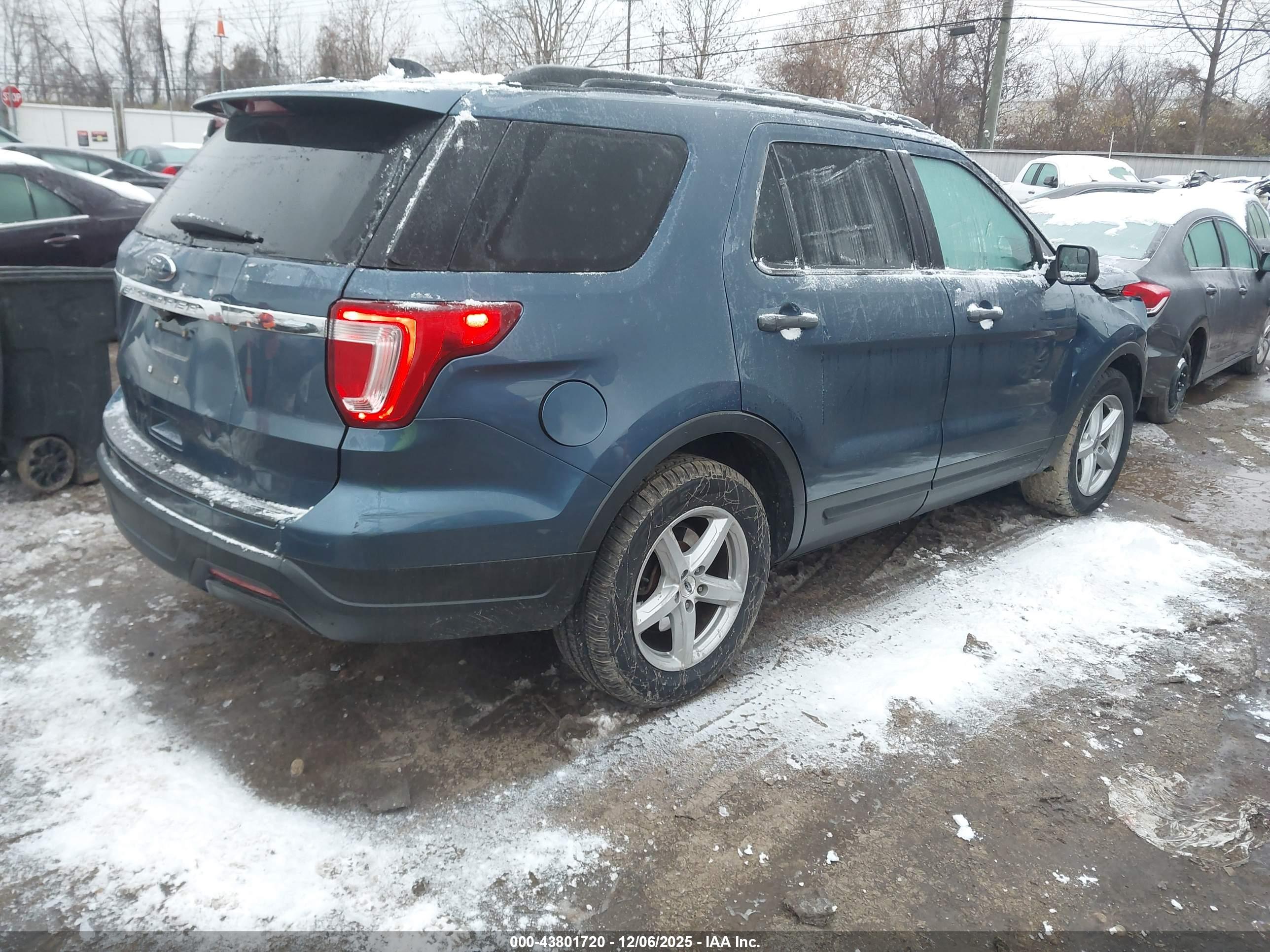FORD EXPLORER image 4