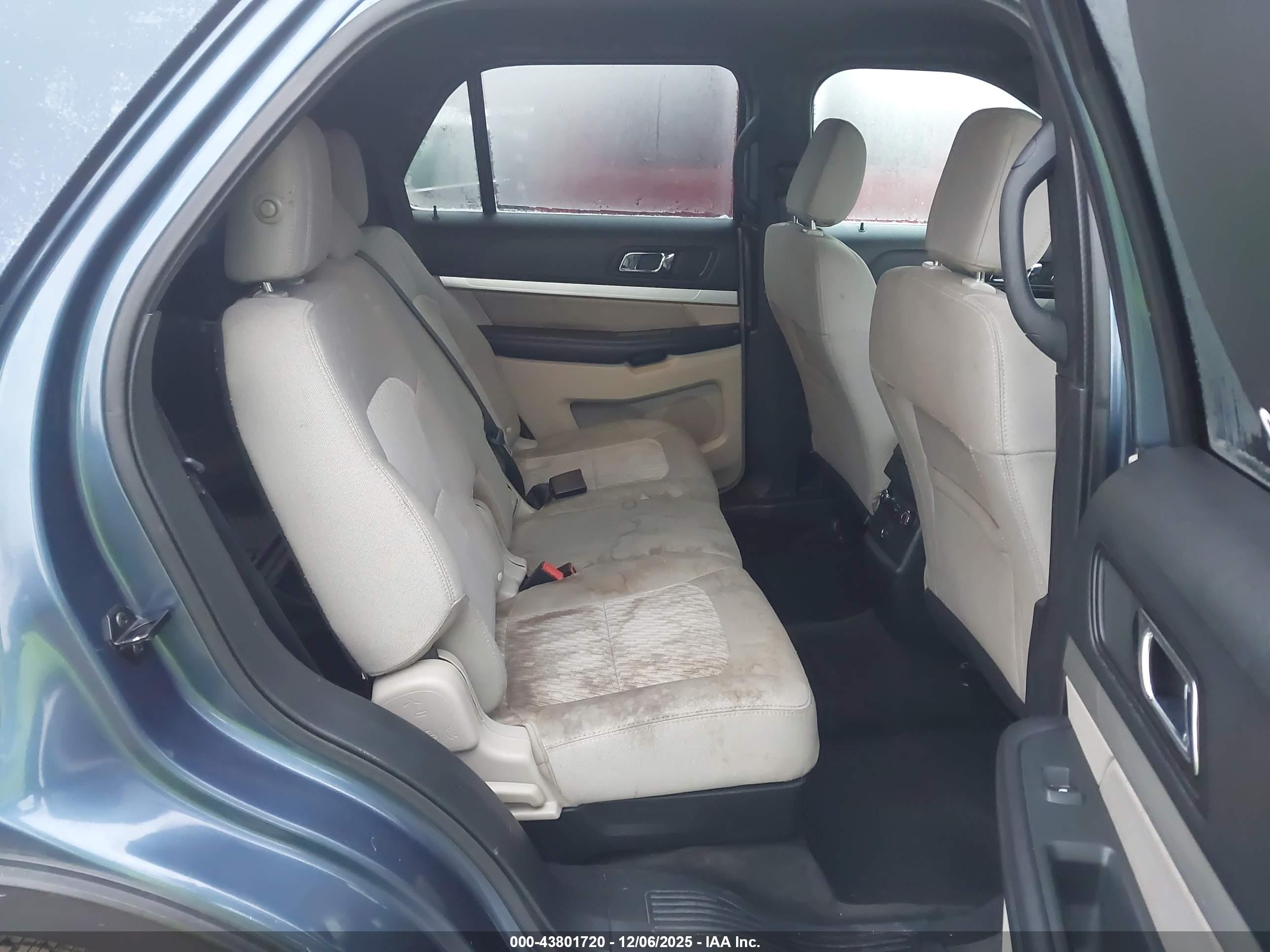 FORD EXPLORER image 8