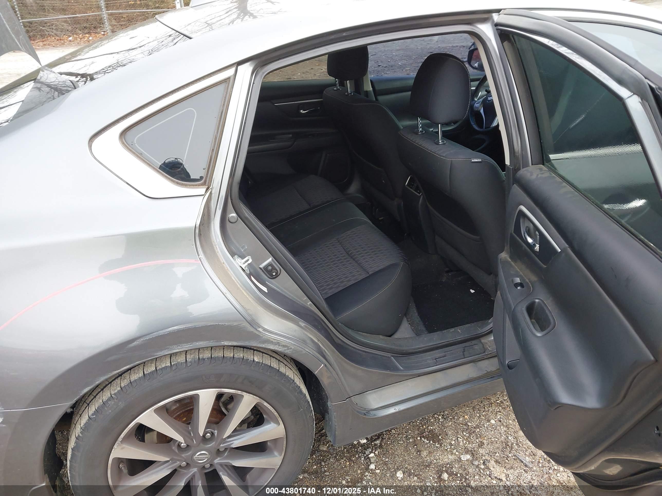 NISSAN ALTIMA image 8