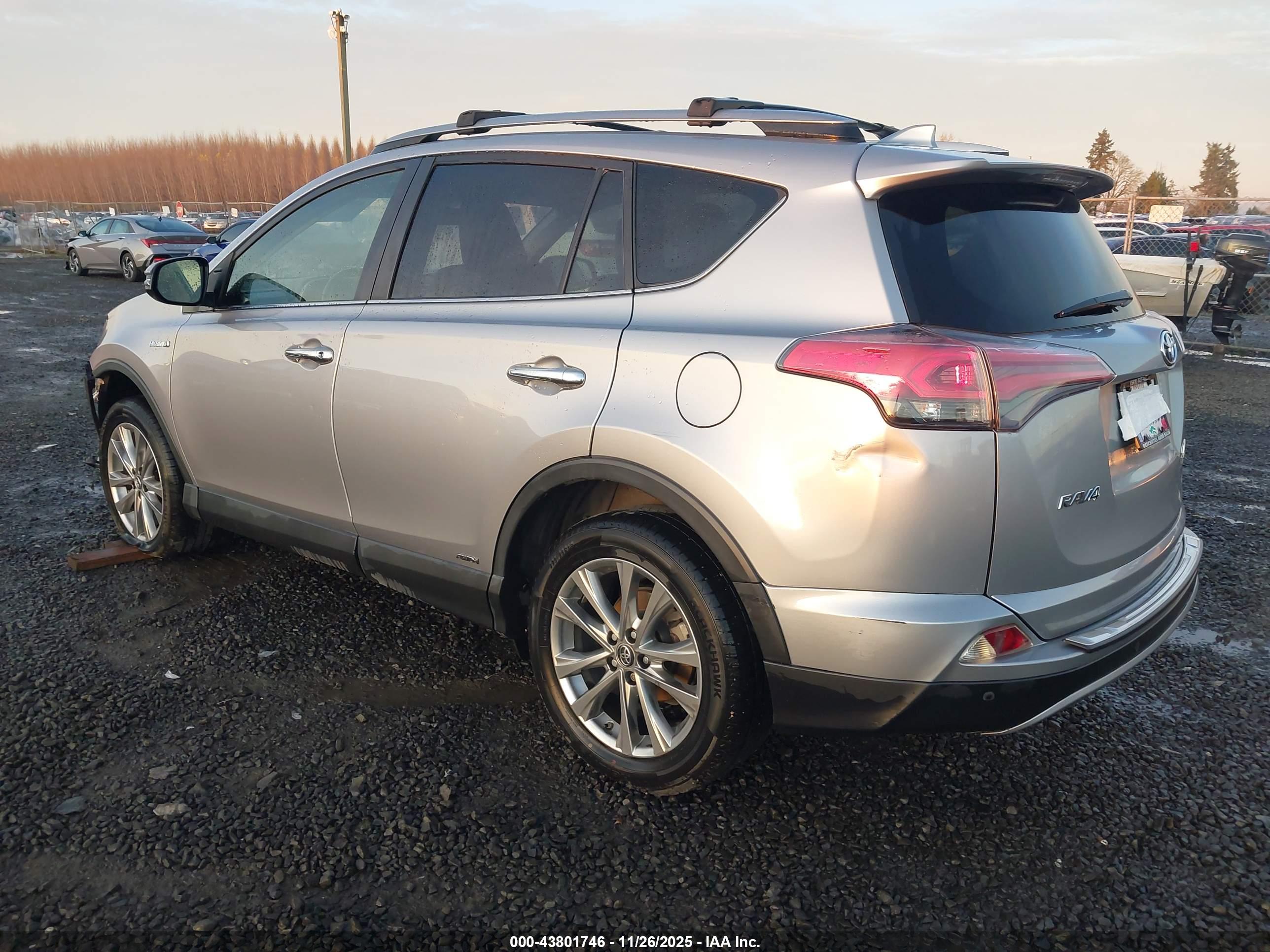 TOYOTA RAV4 image 3