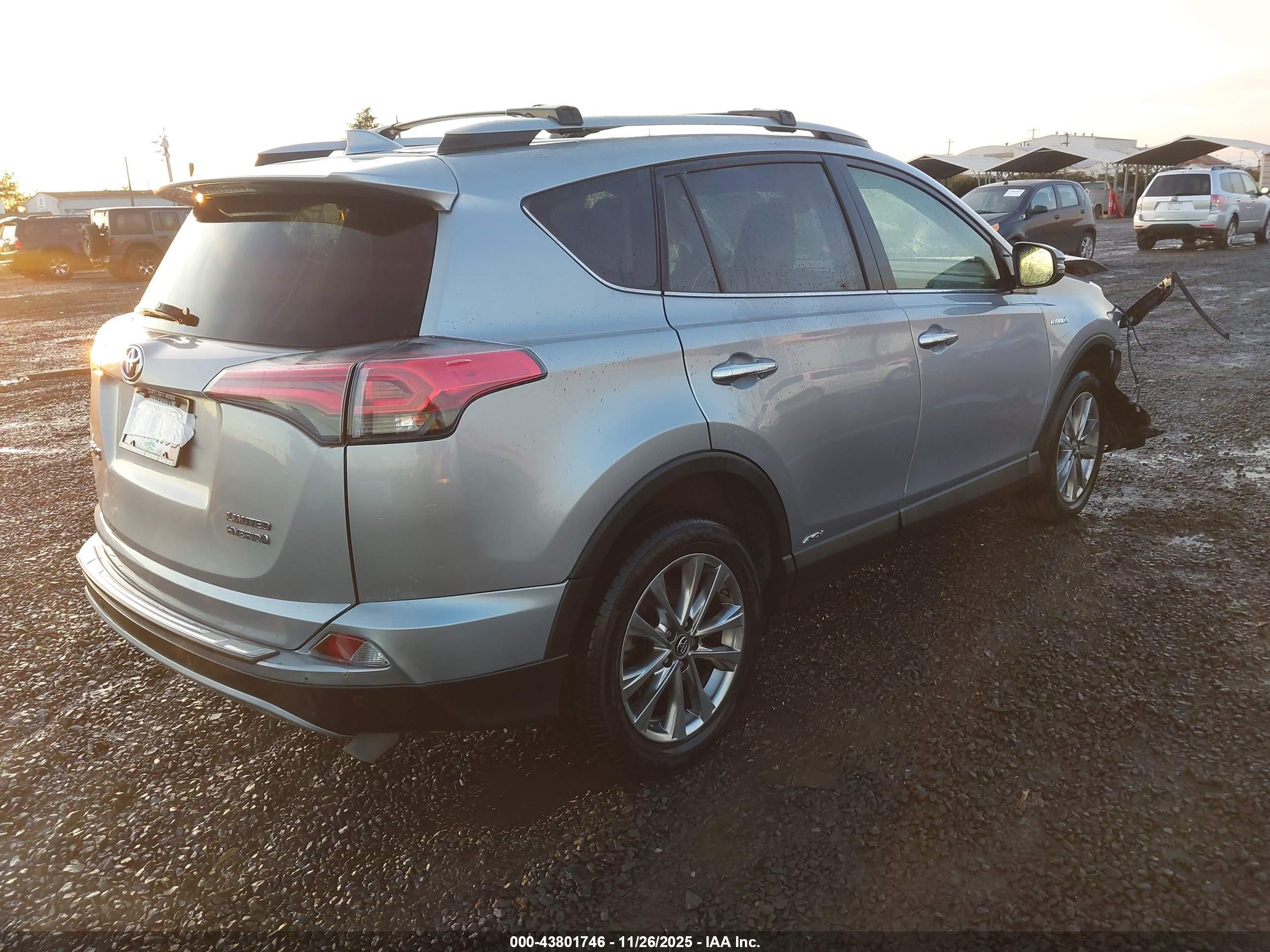 TOYOTA RAV4 image 4